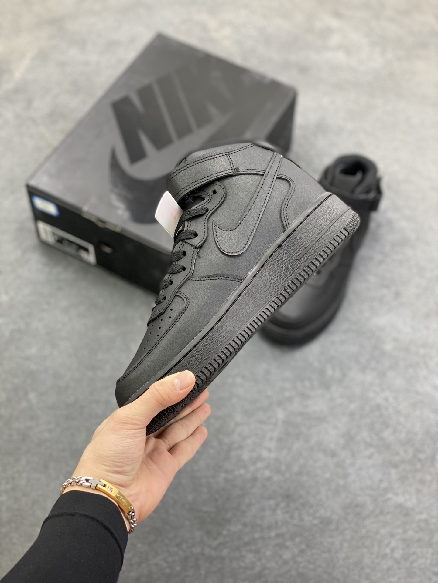 图片[3]-福利特价 Air Force 1 Nike Low SUPERME联名 原楦头原纸板 打造纯正空军版型 专注外贸渠道 全掌内置蜂窝气垫 #原盒配件 原厂中底钢印、拉帮完美 货号：FZ8784-001 尺码：36 36.5 37.5 38 38.5 39 40 40.5 41 42 42.5 43 44 44.5 45-选品中心