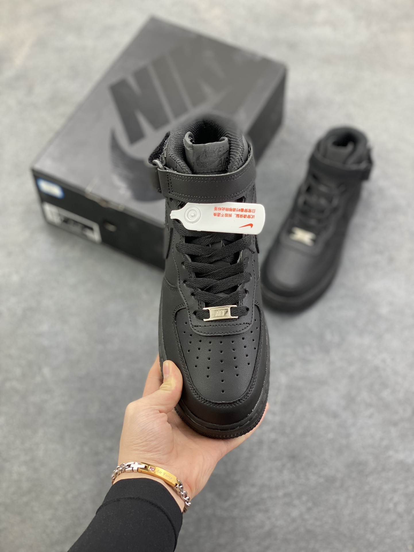 图片[2]-福利特价 Air Force 1 Nike Low SUPERME联名 原楦头原纸板 打造纯正空军版型 专注外贸渠道 全掌内置蜂窝气垫 #原盒配件 原厂中底钢印、拉帮完美 货号：FZ8784-001 尺码：36 36.5 37.5 38 38.5 39 40 40.5 41 42 42.5 43 44 44.5 45-选品中心