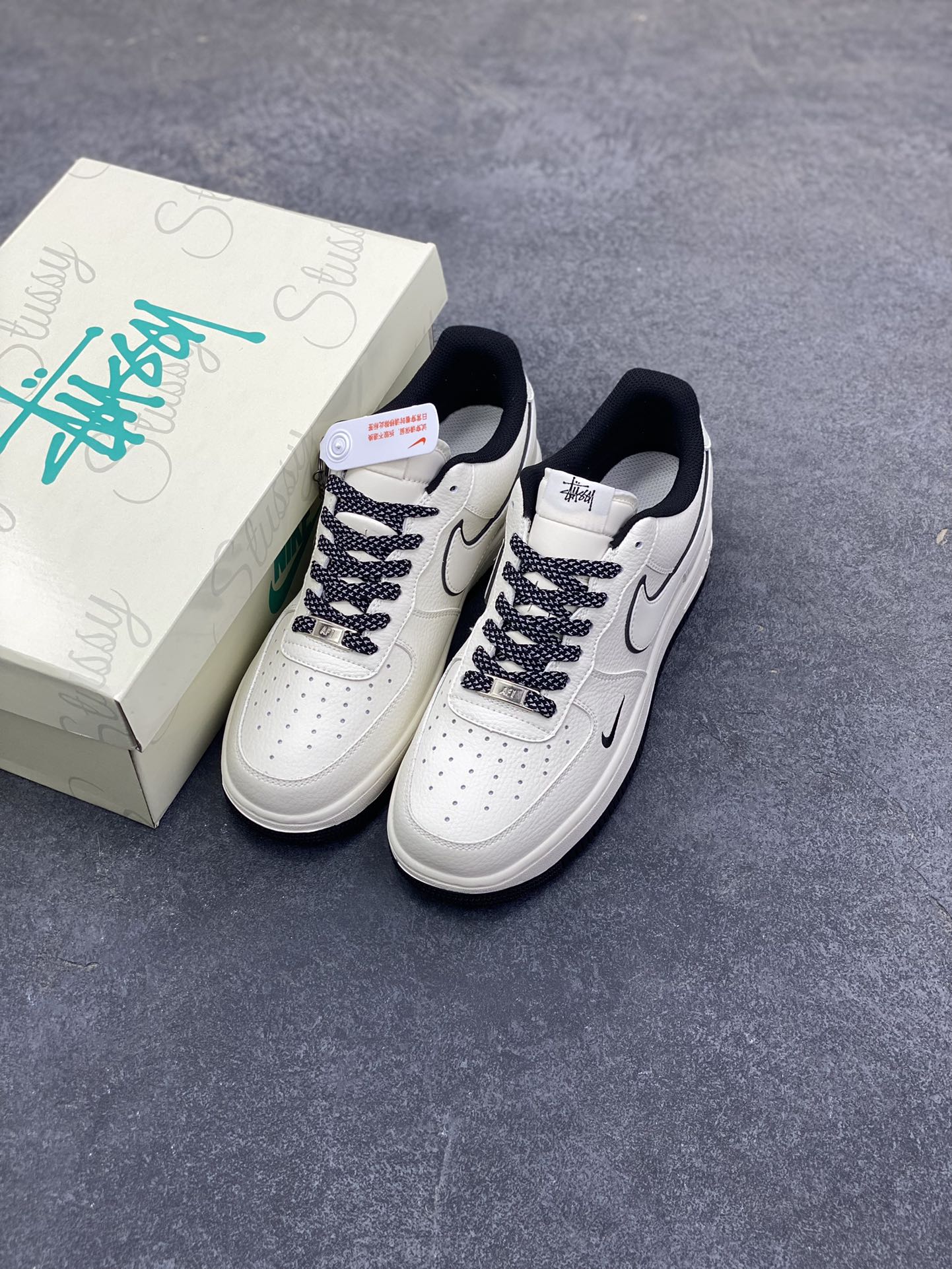 图片[8]-NIke Air Force 1 \’07 Low “NIKE黑标”空军一号 低帮 运动鞋 休闲鞋 折边针车 工艺难度大 原楦头原纸板 原装鞋盒 定制五金配件 内置全掌气垫 原厂鞋底 货号：CS5288-047 尺码：36 36.5 37.5 38 38.5 39 40 40.5 41 42 42.5 43 44 44.5 45-选品中心