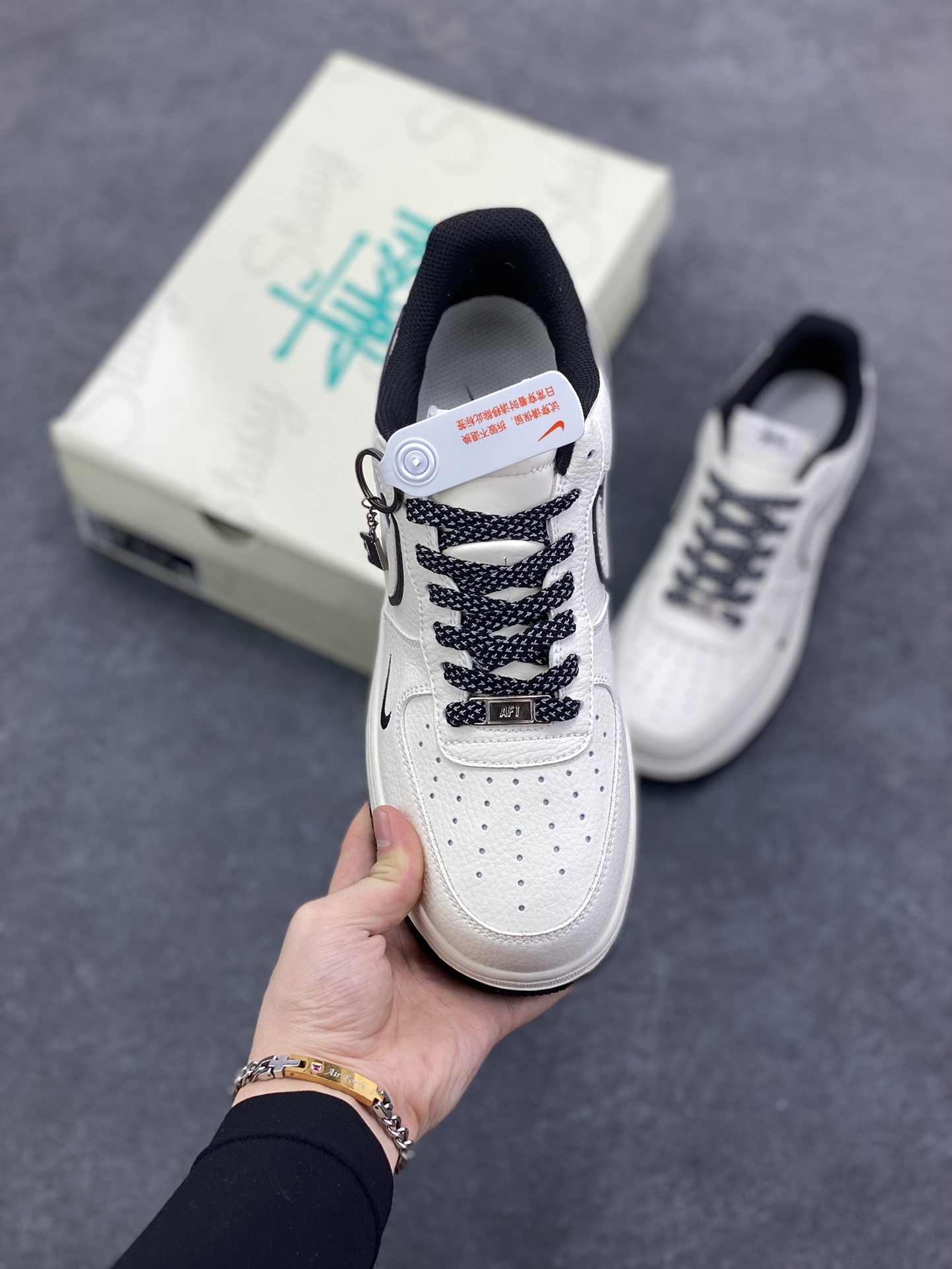 图片[2]-NIke Air Force 1 \’07 Low “NIKE黑标”空军一号 低帮 运动鞋 休闲鞋 折边针车 工艺难度大 原楦头原纸板 原装鞋盒 定制五金配件 内置全掌气垫 原厂鞋底 货号：CS5288-047 尺码：36 36.5 37.5 38 38.5 39 40 40.5 41 42 42.5 43 44 44.5 45-选品中心