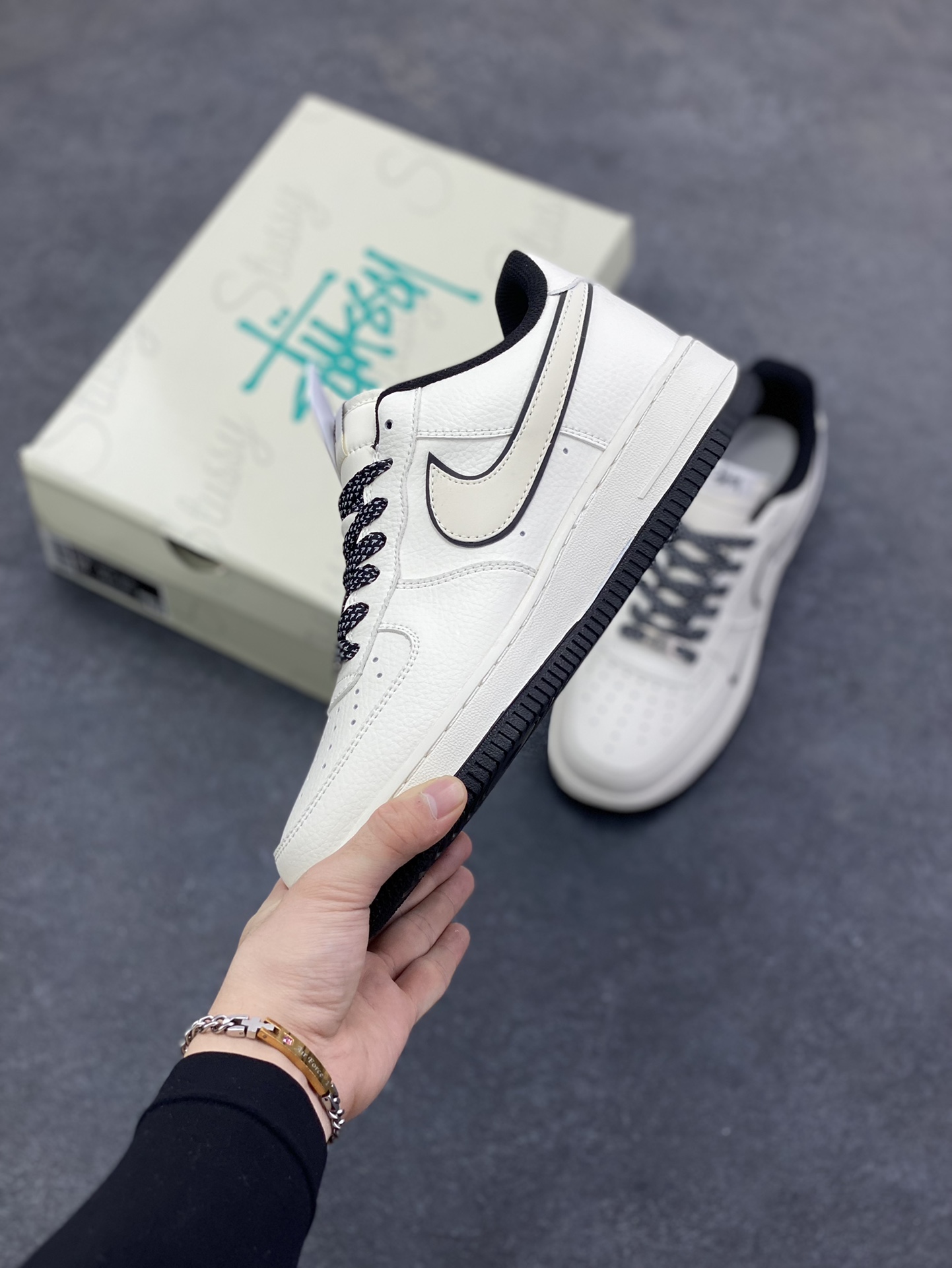 图片[3]-NIke Air Force 1 \’07 Low “NIKE黑标”空军一号 低帮 运动鞋 休闲鞋 折边针车 工艺难度大 原楦头原纸板 原装鞋盒 定制五金配件 内置全掌气垫 原厂鞋底 货号：CS5288-047 尺码：36 36.5 37.5 38 38.5 39 40 40.5 41 42 42.5 43 44 44.5 45-选品中心