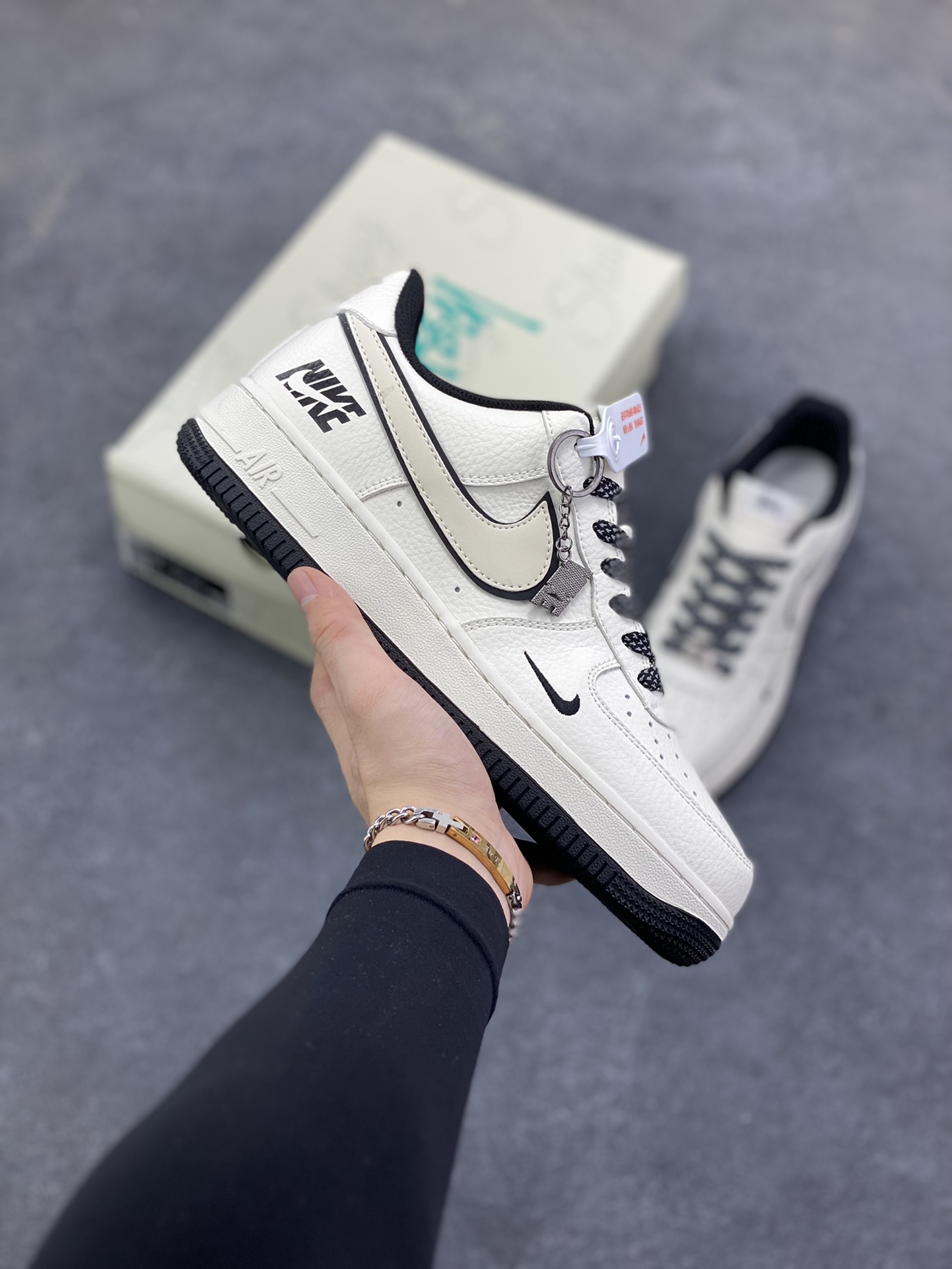 NIke Air Force 1 \’07 Low “NIKE黑标”空军一号 低帮 运动鞋 休闲鞋 折边针车 工艺难度大 原楦头原纸板 原装鞋盒 定制五金配件 内置全掌气垫 原厂鞋底 货号：CS5288-047 尺码：36 36.5 37.5 38 38.5 39 40 40.5 41 42 42.5 43 44 44.5 45-选品中心