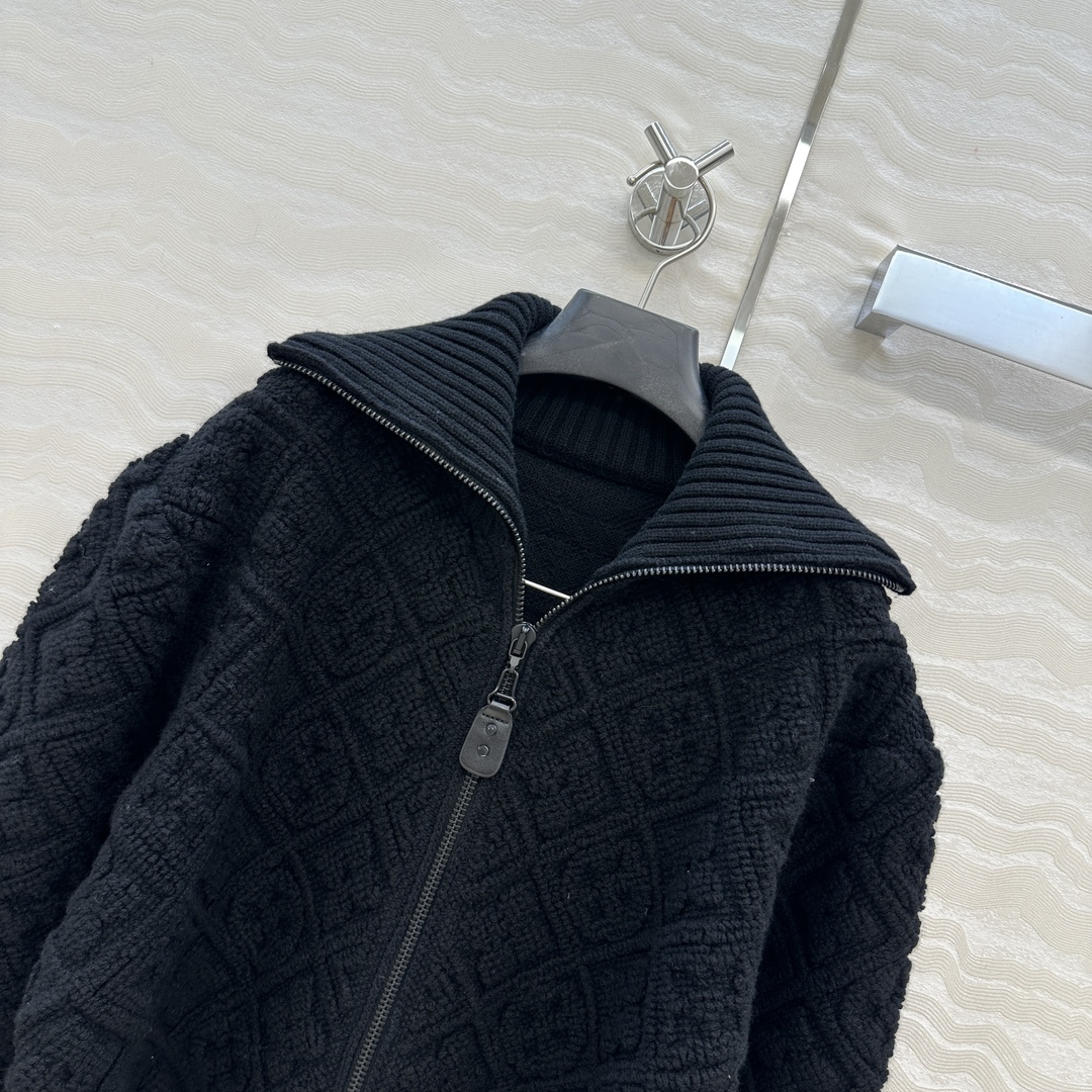 独家首发❤️原单品质💕lou神仙颜值滑雪系列限定新品！高级翻领MONOGRAM提花羊绒外套！短款连帽拉链