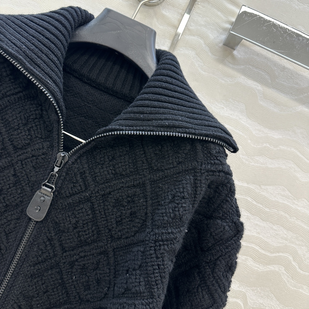 独家首发❤️原单品质💕lou神仙颜值滑雪系列限定新品！高级翻领MONOGRAM提花羊绒外套！短款连帽拉链