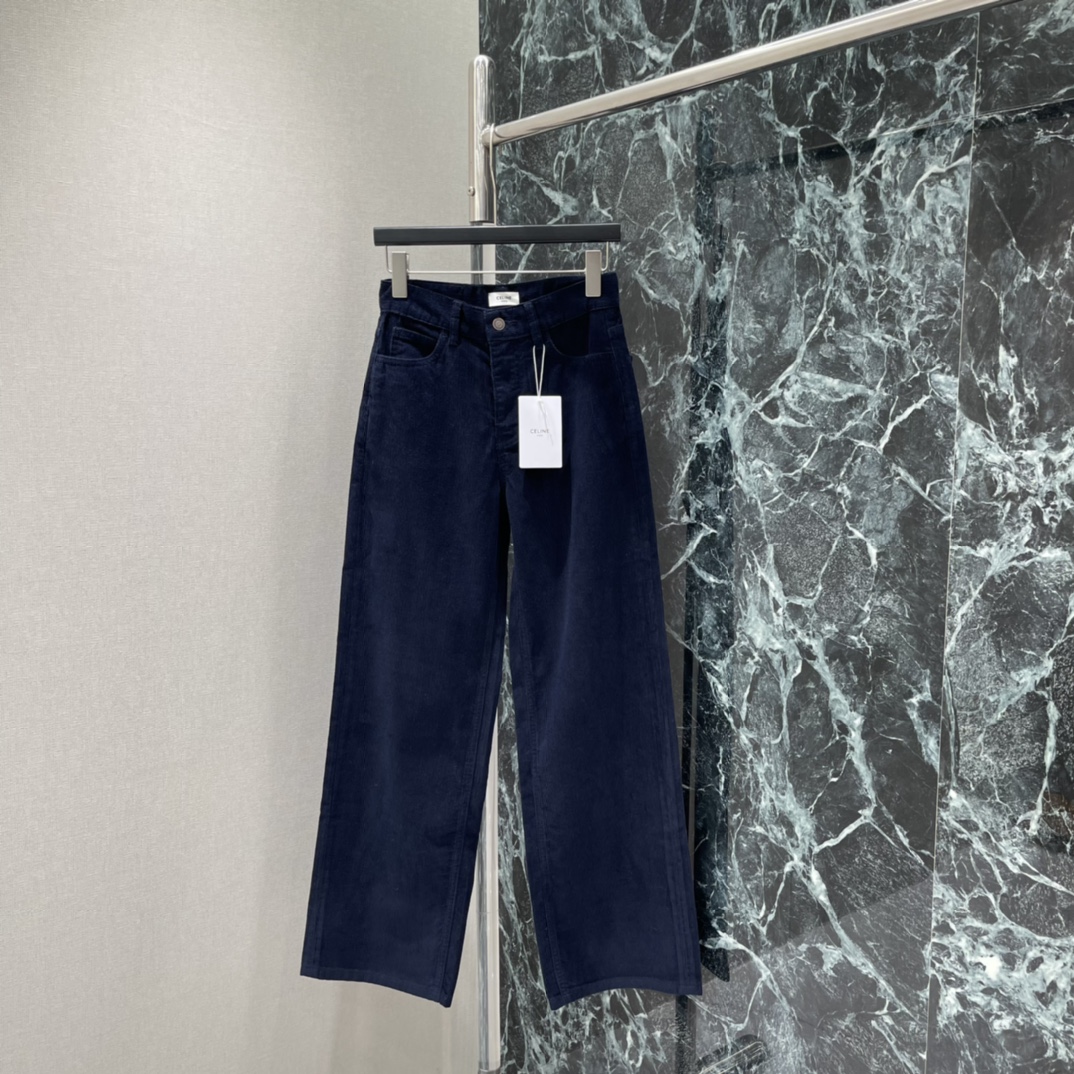 CE 25秋冬新款 灯芯绒阔腿长裤 多重酵素水洗工艺处理，打造复古深炭黑，复古又时尚，裤腰后侧撞色皮标，