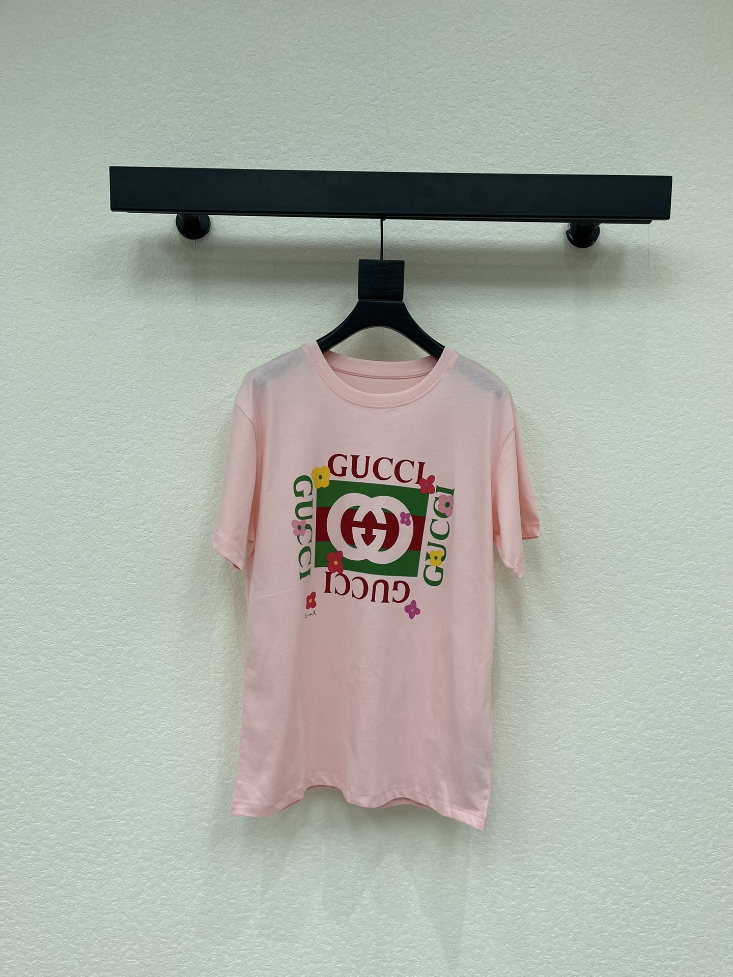 NO:578161,Gucc*26 new early spring double G letter printed short-sleeved T-shirt. High-density fashionable sports style. Every daily wear. Playful and age-reducing design elements full of vitality. High quality. Sizes SML, gucci, T-shirt, tees, t-shirt, alexander wang19860909Gucc*26早春新款双G字母印花短袖T恤 高密度时髦运动风 每个日常的穿搭 俏皮减龄充满元气的设计元素 高品质 尺码SML,,gucci,T-shirt,tees，t-shirt,alexander wang,Women's clothing