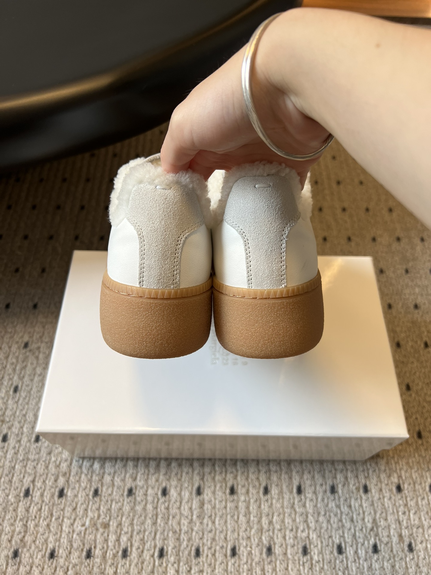 Maison Margiel* 25AW 秋冬新款经典厚底复古德训鞋 采用皮革与麂皮拼接设计，质感细腻且