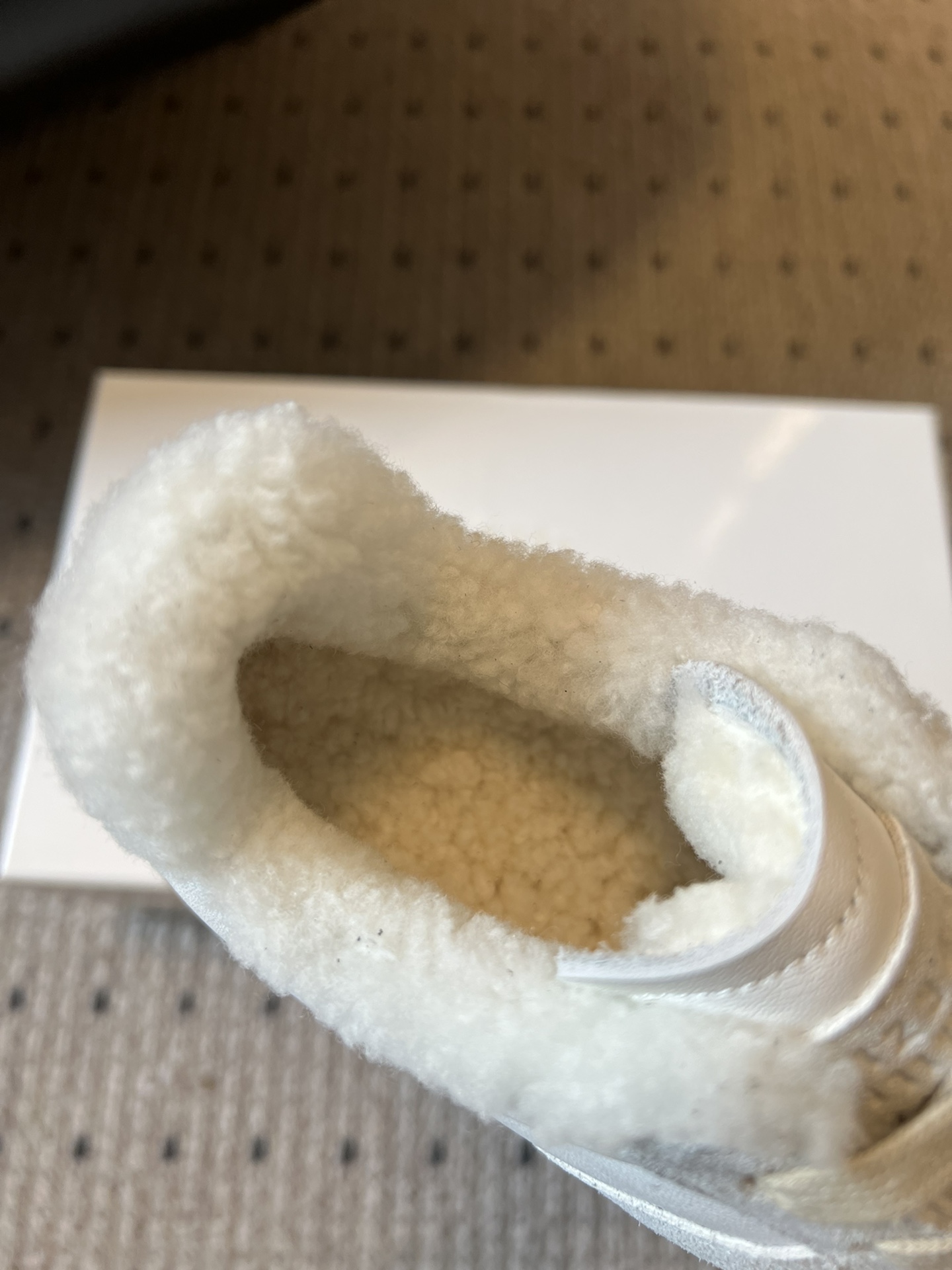 Maison Margiel* 25AW 秋冬新款经典厚底复古德训鞋 采用皮革与麂皮拼接设计，质感细腻且