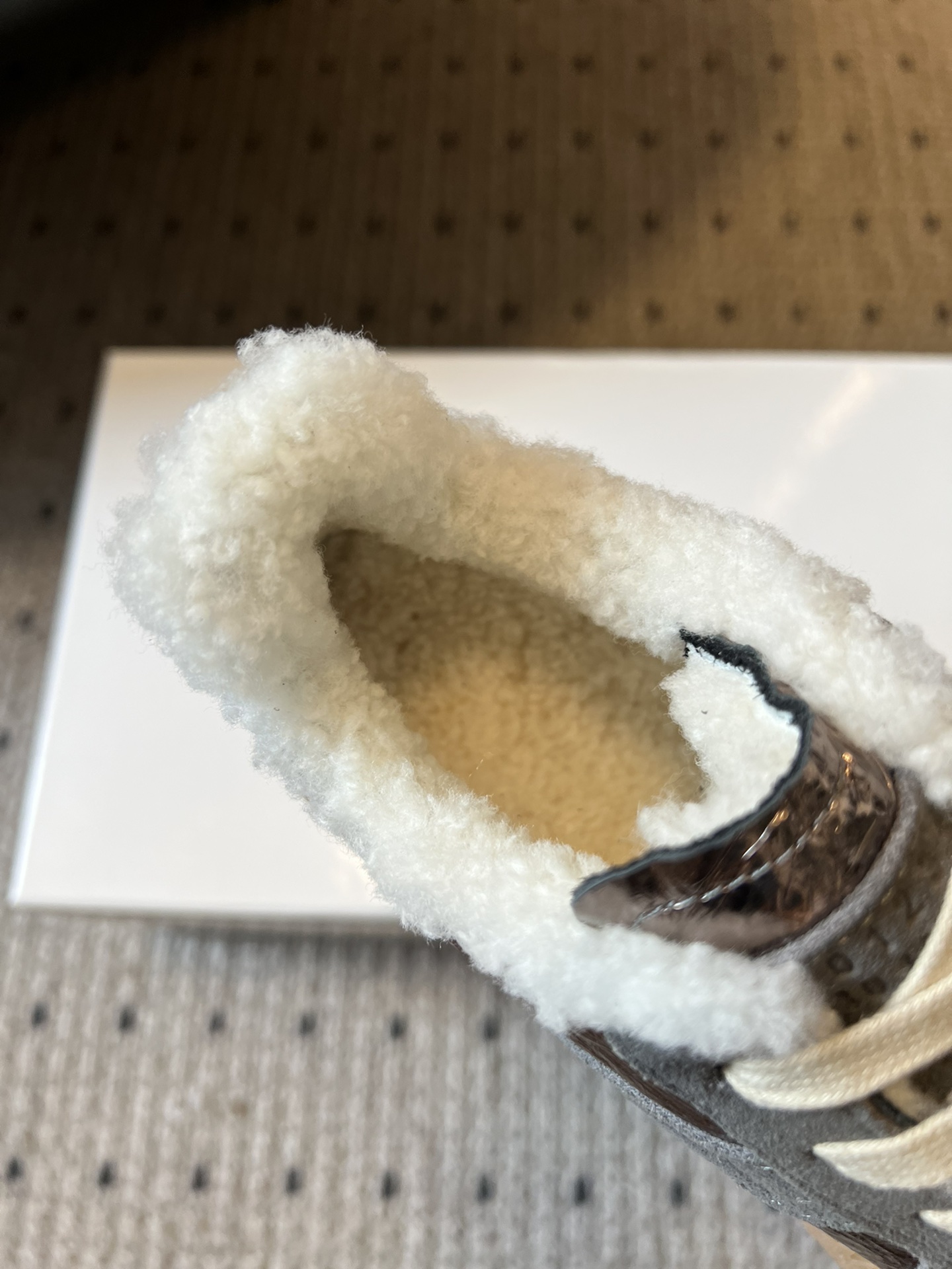 Maison Margiel* 25AW 秋冬新款经典厚底复古德训鞋 采用皮革与麂皮拼接设计，质感细腻且