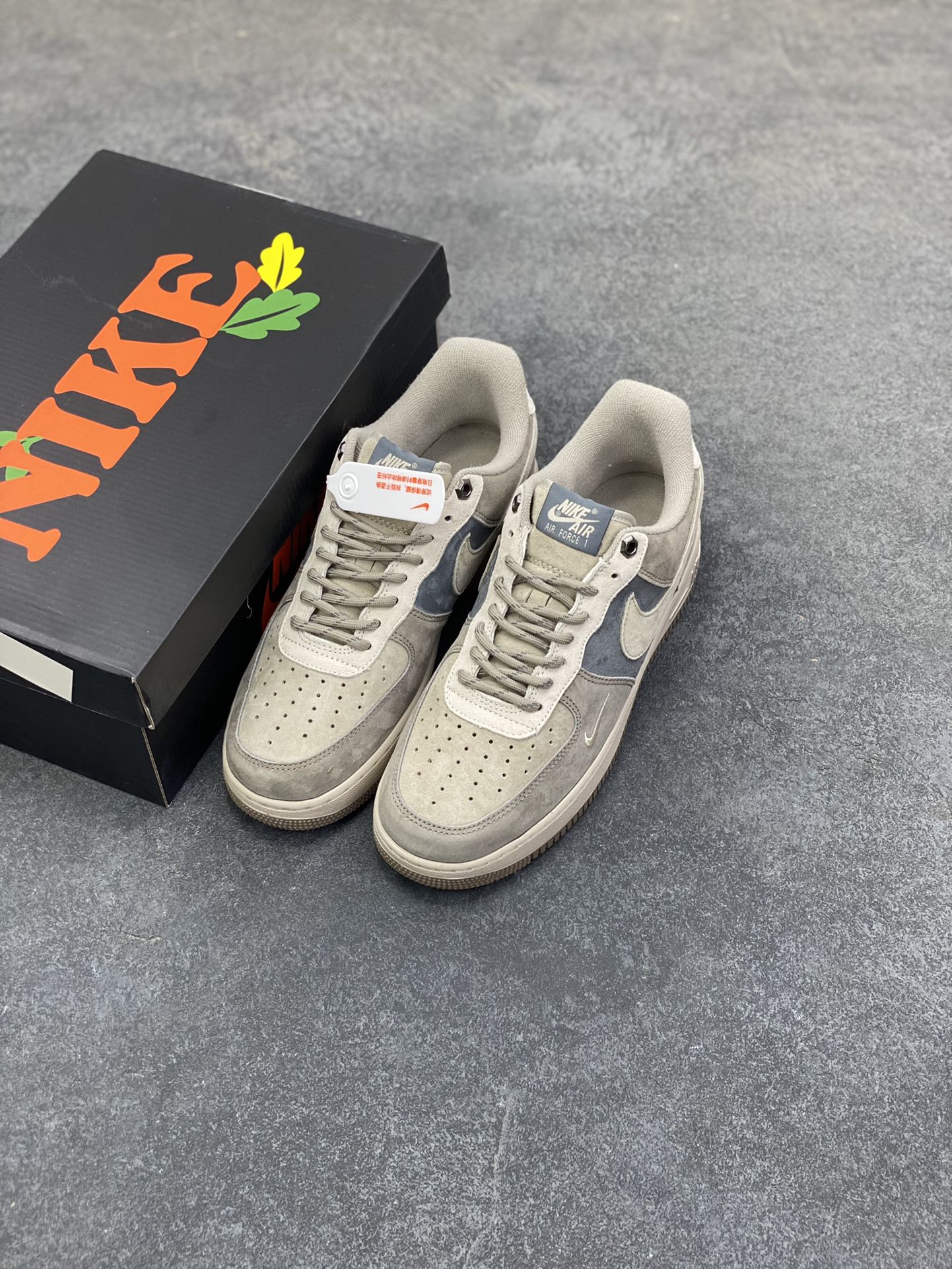 图片[8]-Nike Air Force 1 \’07 Low “头层猪八拼接” 空军一号 高端定制 低帮 运动鞋 休闲鞋 折边针车 工艺难度大 原楦头原纸板 原装鞋盒 定制五金配件 内置全掌气垫 原厂鞋底 货号：DY9867-008 尺码：36 36.5 37.5 38 38.5 39 40 40.5 41 42 42.5 43 44 44.5 45-选品中心