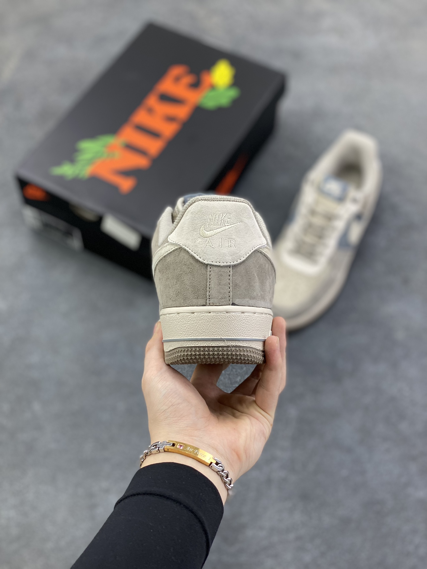 图片[4]-Nike Air Force 1 \’07 Low “头层猪八拼接” 空军一号 高端定制 低帮 运动鞋 休闲鞋 折边针车 工艺难度大 原楦头原纸板 原装鞋盒 定制五金配件 内置全掌气垫 原厂鞋底 货号：DY9867-008 尺码：36 36.5 37.5 38 38.5 39 40 40.5 41 42 42.5 43 44 44.5 45-选品中心