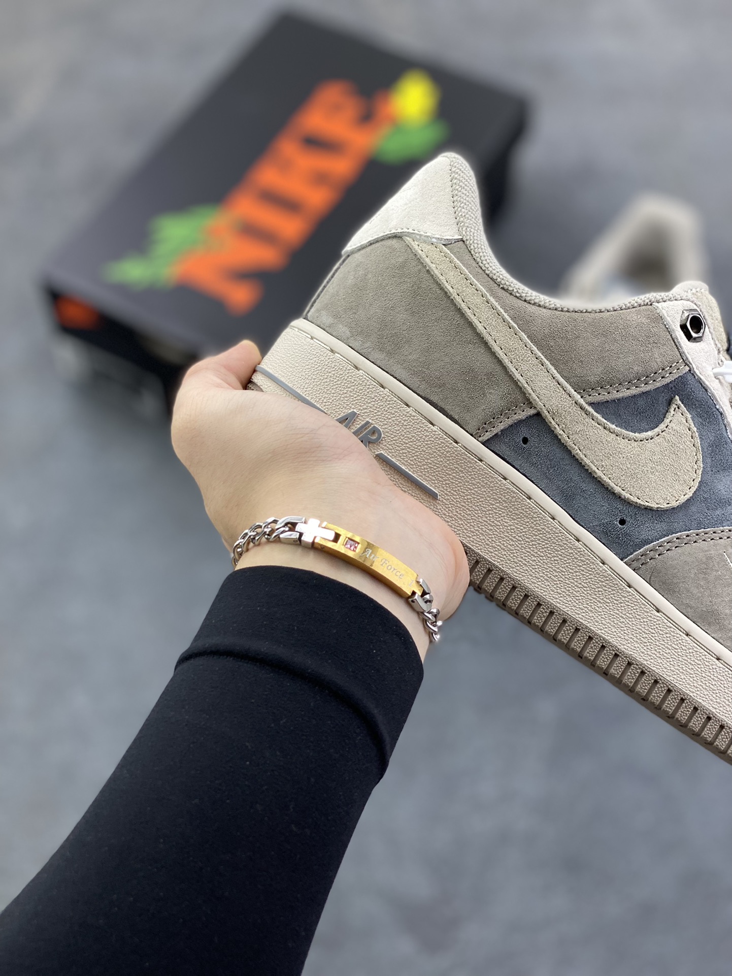 图片[6]-Nike Air Force 1 \’07 Low “头层猪八拼接” 空军一号 高端定制 低帮 运动鞋 休闲鞋 折边针车 工艺难度大 原楦头原纸板 原装鞋盒 定制五金配件 内置全掌气垫 原厂鞋底 货号：DY9867-008 尺码：36 36.5 37.5 38 38.5 39 40 40.5 41 42 42.5 43 44 44.5 45-选品中心