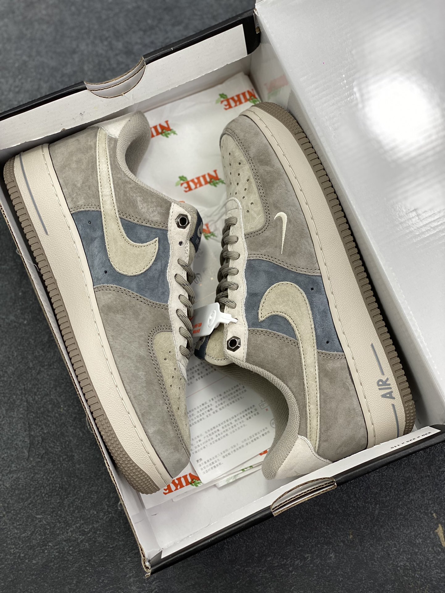 图片[9]-Nike Air Force 1 \’07 Low “头层猪八拼接” 空军一号 高端定制 低帮 运动鞋 休闲鞋 折边针车 工艺难度大 原楦头原纸板 原装鞋盒 定制五金配件 内置全掌气垫 原厂鞋底 货号：DY9867-008 尺码：36 36.5 37.5 38 38.5 39 40 40.5 41 42 42.5 43 44 44.5 45-选品中心