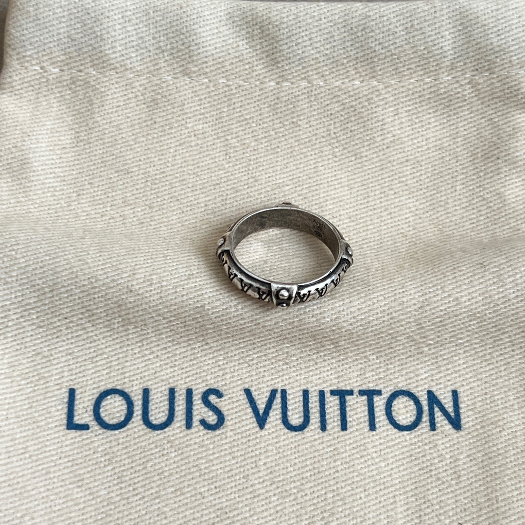 】。新款。原单货LV  做旧复古  戒指🔹🔹Louis Vuitton 路易威登 戒指🔹专柜一致材质 火