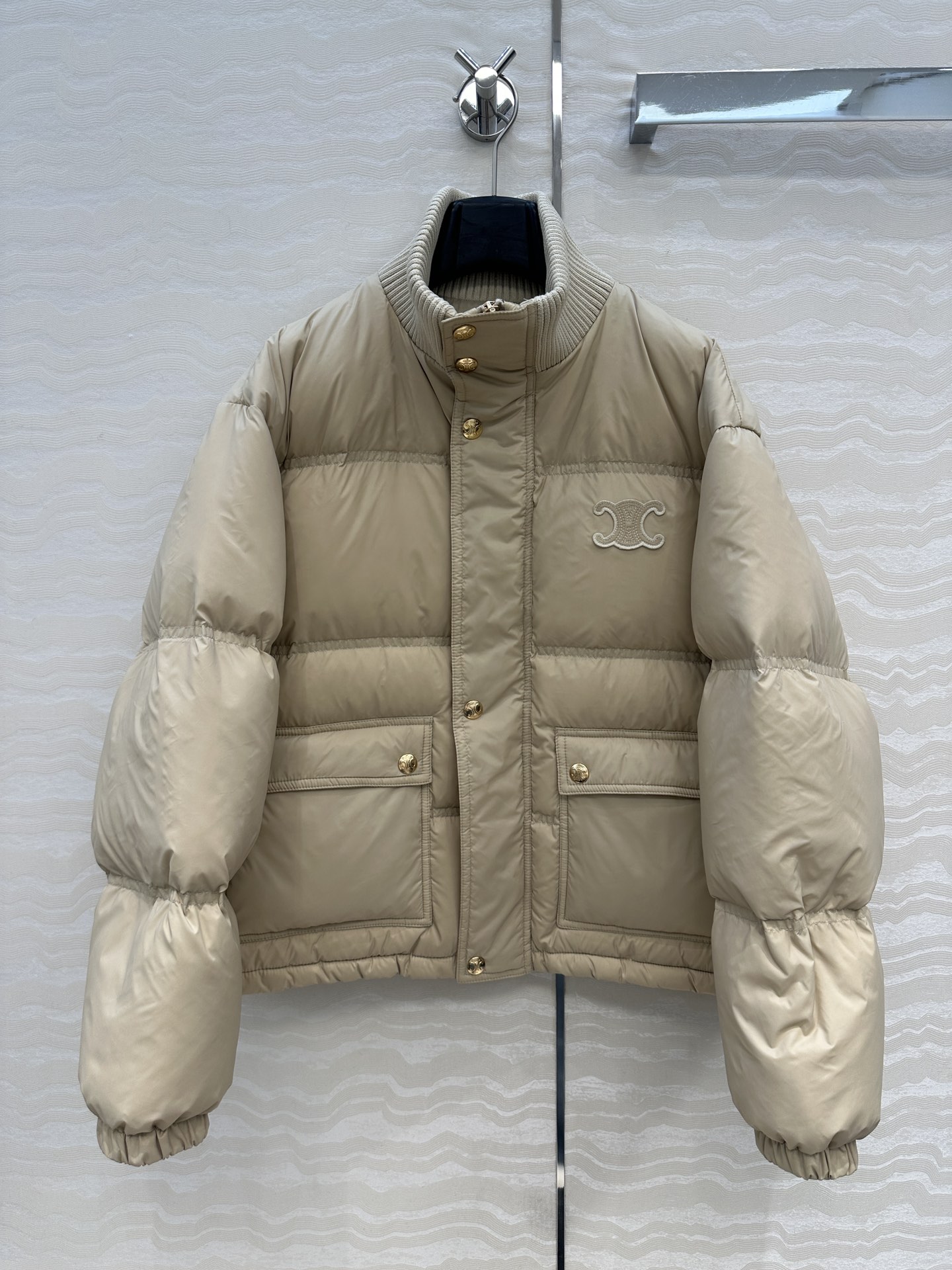 独家首发💙原单品质CE英伦风穿搭！美拉徳凯旋门刺绣羽绒服。定制羊毛罗纹，经典夹克面包服高级感满满的。进口