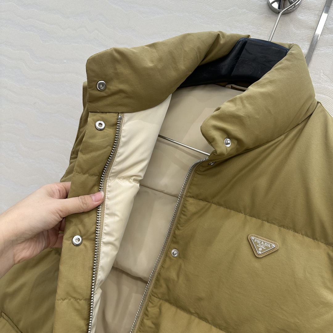 独家首发❤️高端原单品质PR长期主义秋冬新品，行走的背心面包服！原版开发面料工装立领马甲羽绒服，时髦精必