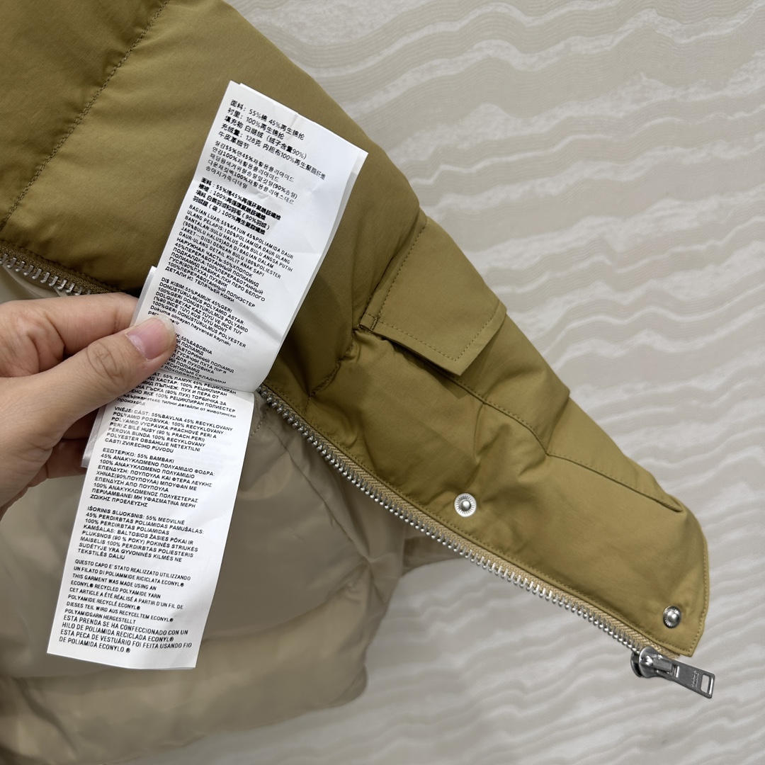 独家首发❤️高端原单品质PR长期主义秋冬新品，行走的背心面包服！原版开发面料工装立领马甲羽绒服，时髦精必