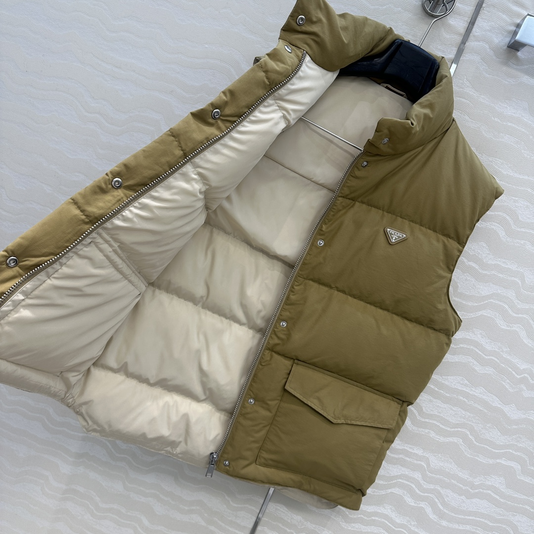 独家首发❤️高端原单品质PR长期主义秋冬新品，行走的背心面包服！原版开发面料工装立领马甲羽绒服，时髦精必