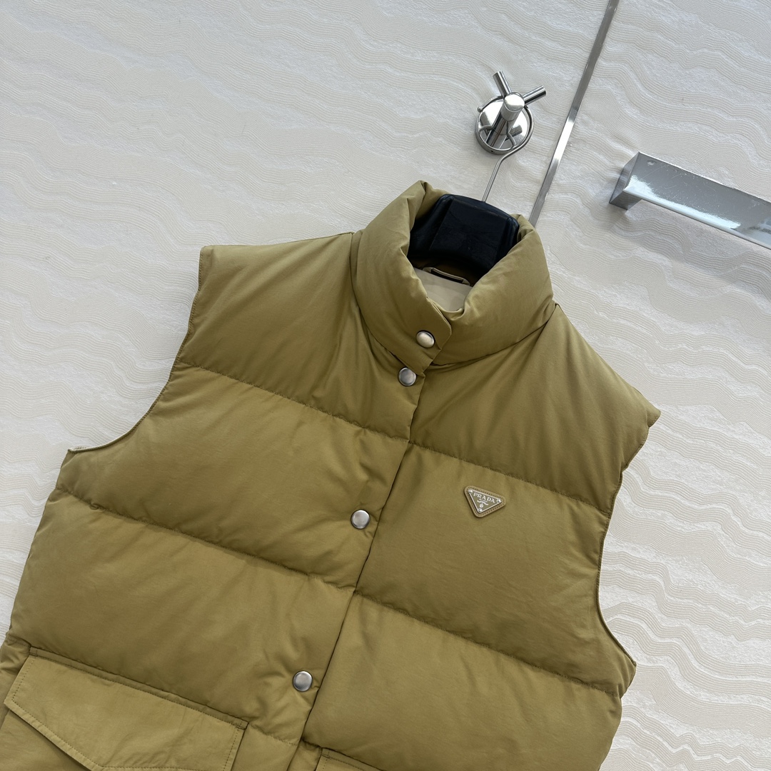 独家首发❤️高端原单品质PR长期主义秋冬新品，行走的背心面包服！原版开发面料工装立领马甲羽绒服，时髦精必