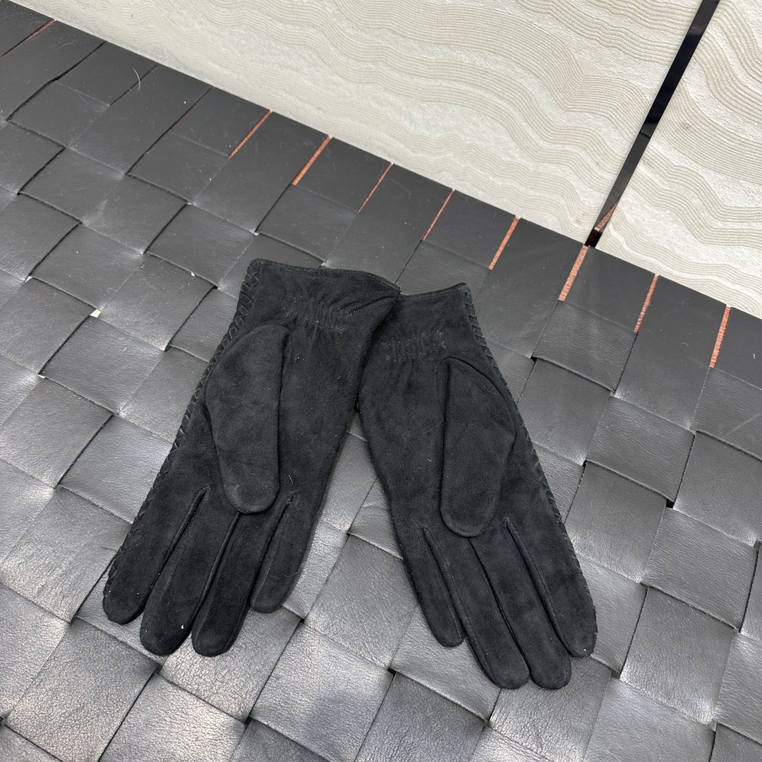 暖心又暖身的礼物来啦🎁自留款推荐独家首发❤️原单品质！时髦精必备单品！BV手工编织小羊皮手套！真的绝好看