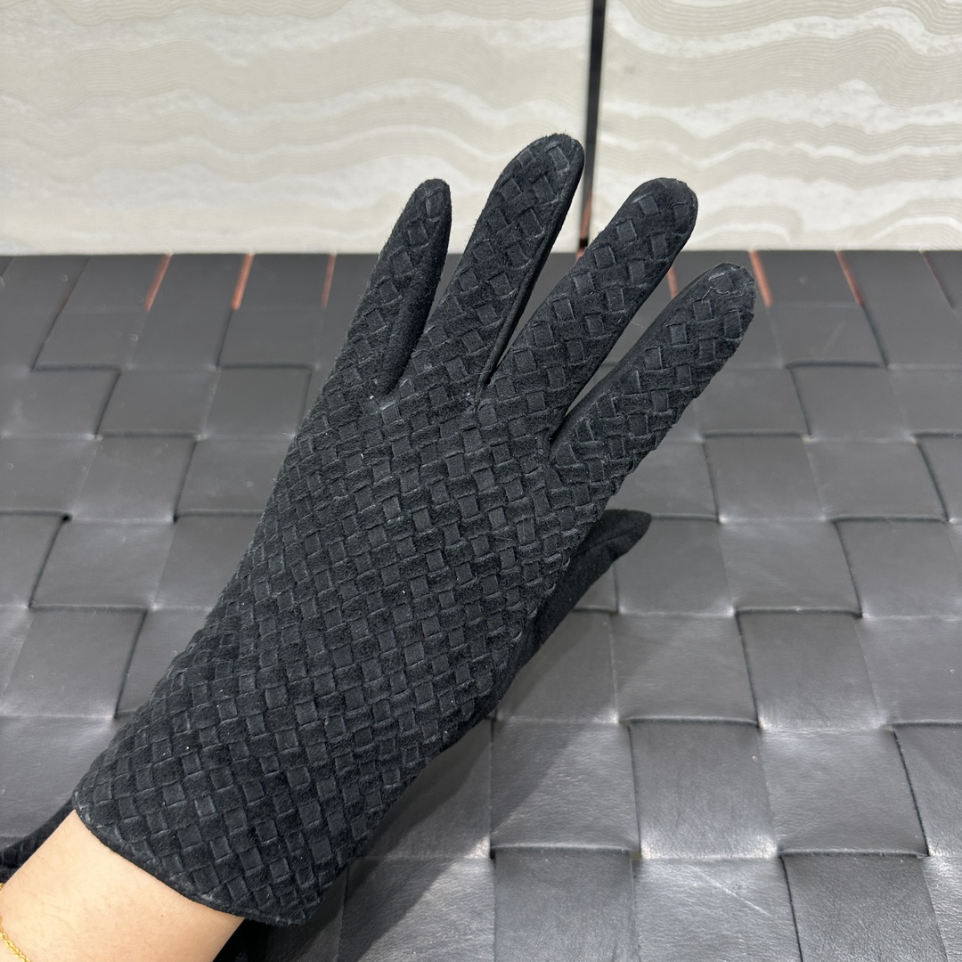 暖心又暖身的礼物来啦🎁自留款推荐独家首发❤️原单品质！时髦精必备单品！BV手工编织小羊皮手套！真的绝好看