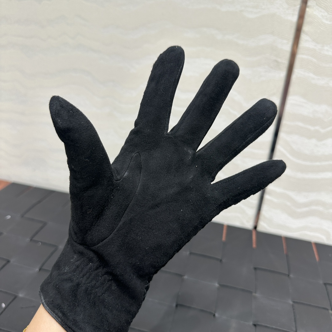 暖心又暖身的礼物来啦🎁自留款推荐独家首发❤️原单品质！时髦精必备单品！BV手工编织小羊皮手套！真的绝好看