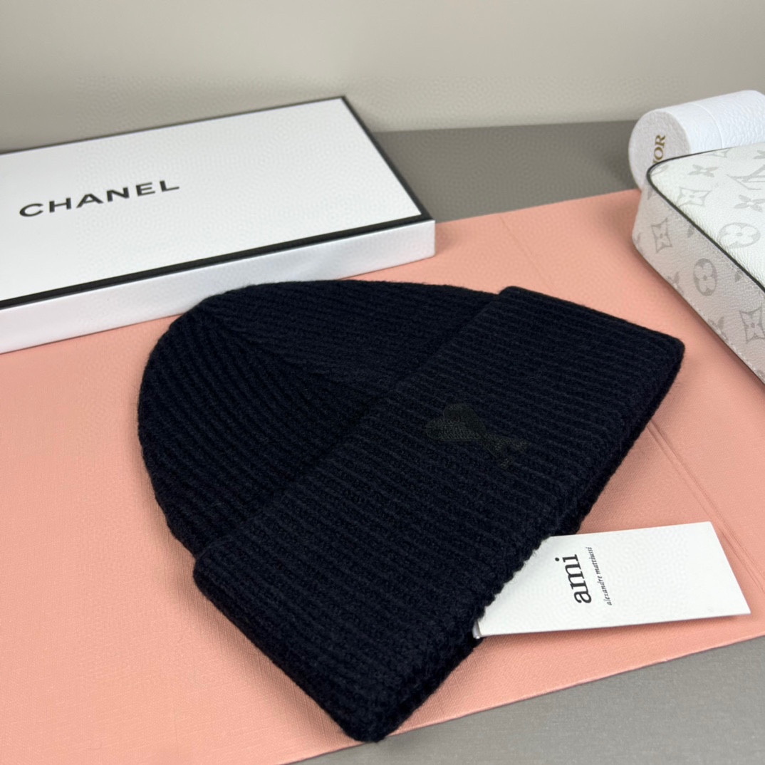 配防尘袋【ami法国潮牌】专柜新款简约时尚毛线针织，很潮！休闲运动款，经典制作，超级好搭衣服！