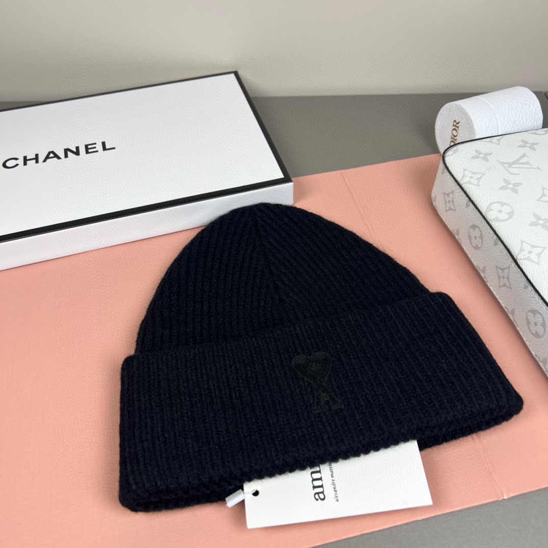 配防尘袋【ami法国潮牌】专柜新款简约时尚毛线针织，很潮！休闲运动款，经典制作，超级好搭衣服！