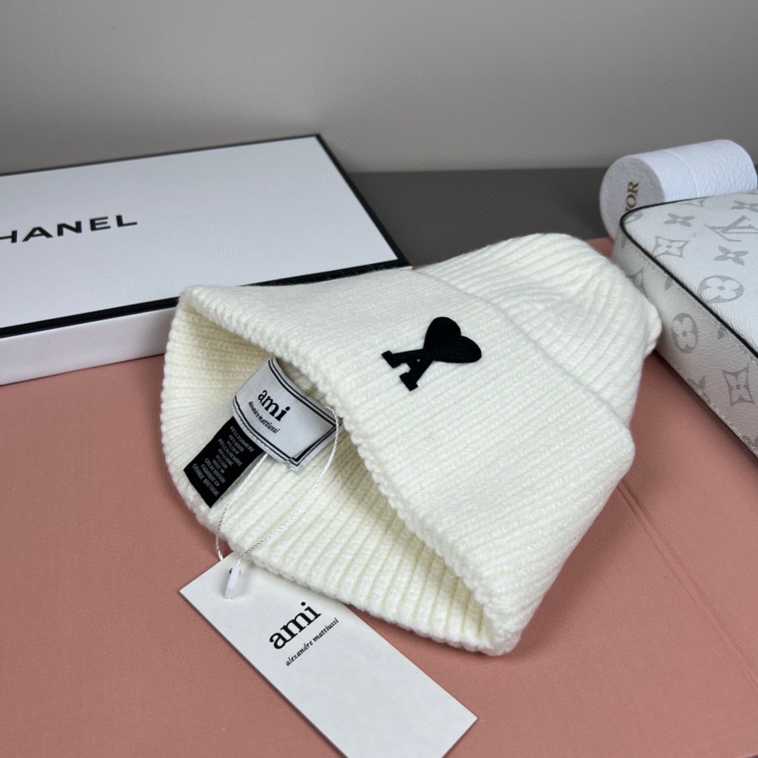 配防尘袋【ami法国潮牌】专柜新款简约时尚毛线针织，很潮！休闲运动款，经典制作，超级好搭衣服！