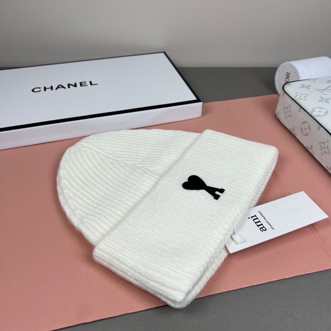 配防尘袋【ami法国潮牌】专柜新款简约时尚毛线针织，很潮！休闲运动款，经典制作，超级好搭衣服！