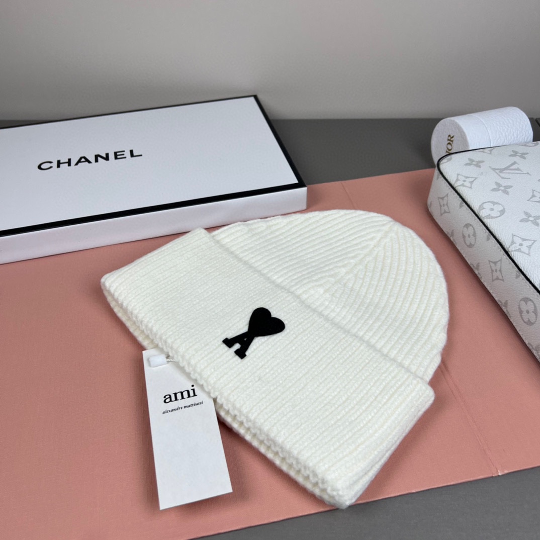 配防尘袋【ami法国潮牌】专柜新款简约时尚毛线针织，很潮！休闲运动款，经典制作，超级好搭衣服！