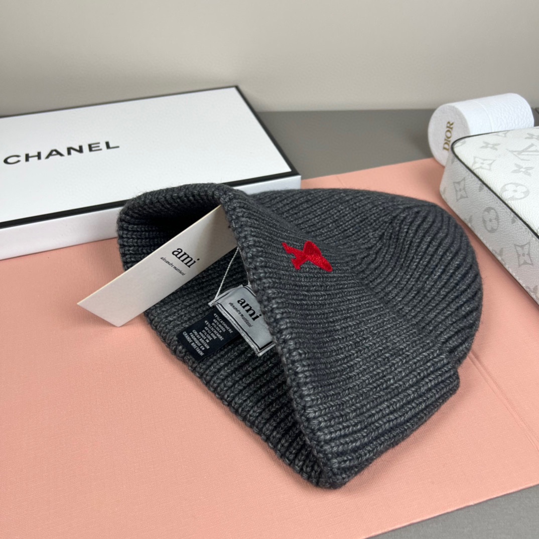 配防尘袋【ami法国潮牌】专柜新款简约时尚毛线针织，很潮！休闲运动款，经典制作，超级好搭衣服！