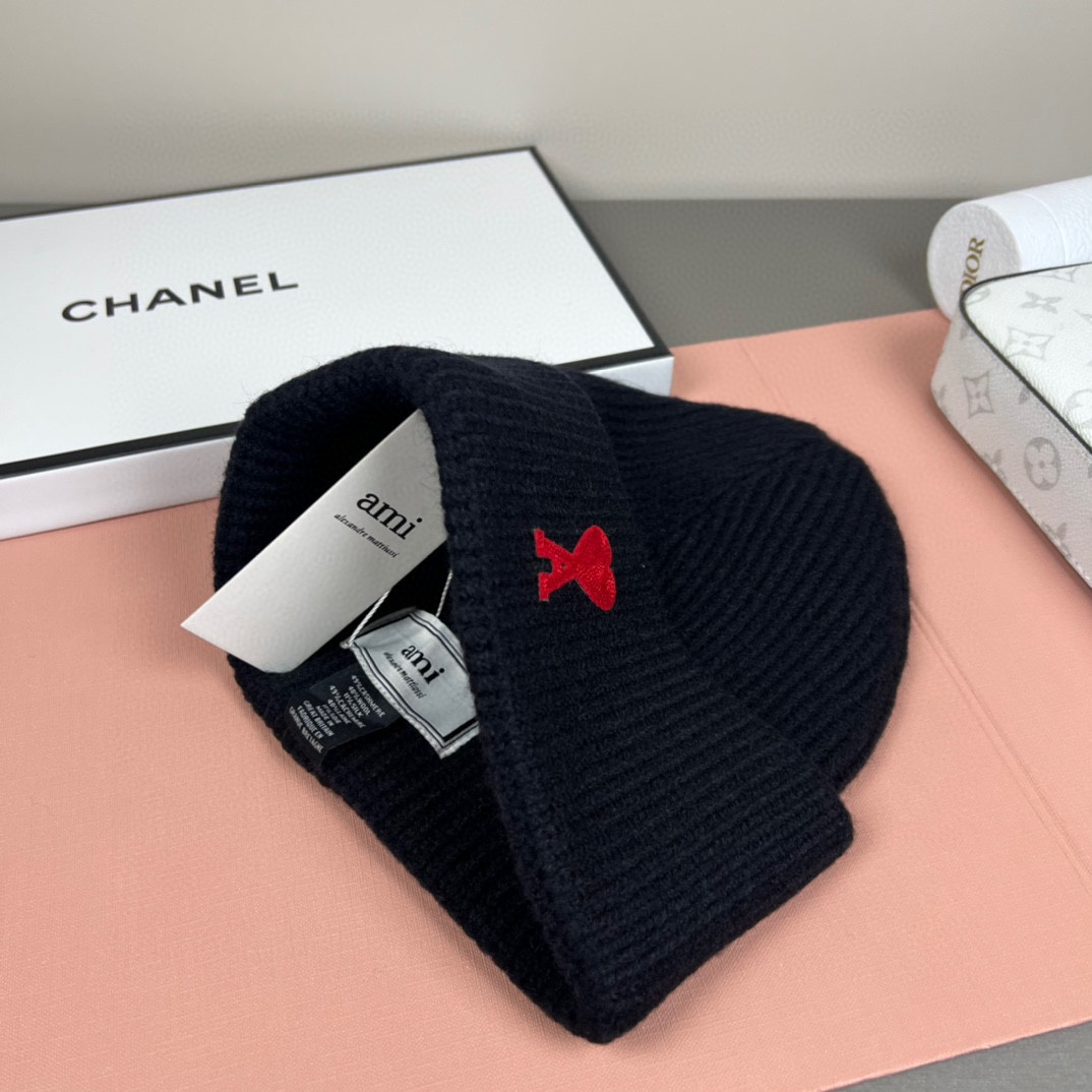 配防尘袋【ami法国潮牌】专柜新款简约时尚毛线针织，很潮！休闲运动款，经典制作，超级好搭衣服！