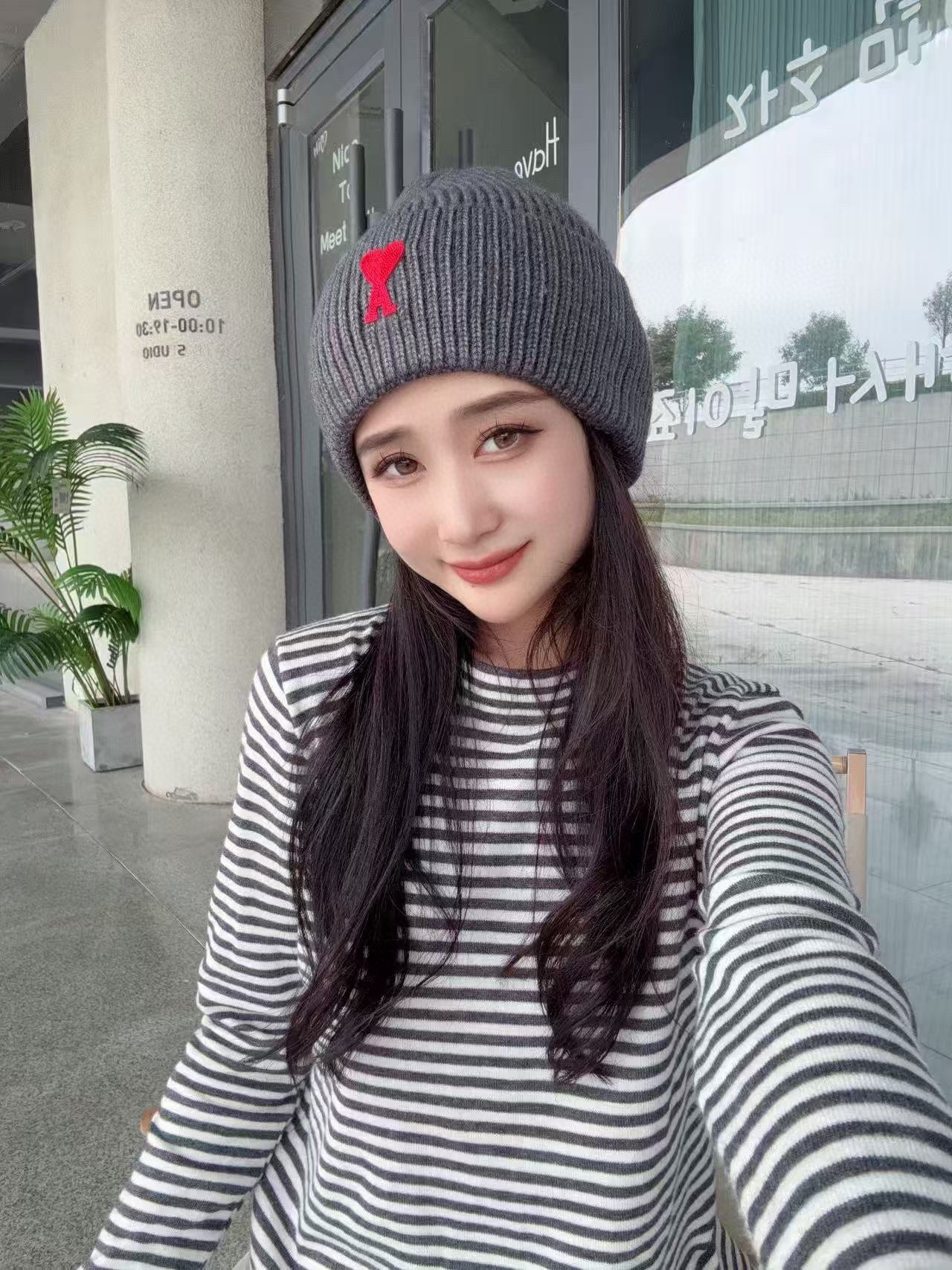 配防尘袋【ami法国潮牌】专柜新款简约时尚毛线针织，很潮！休闲运动款，经典制作，超级好搭衣服！