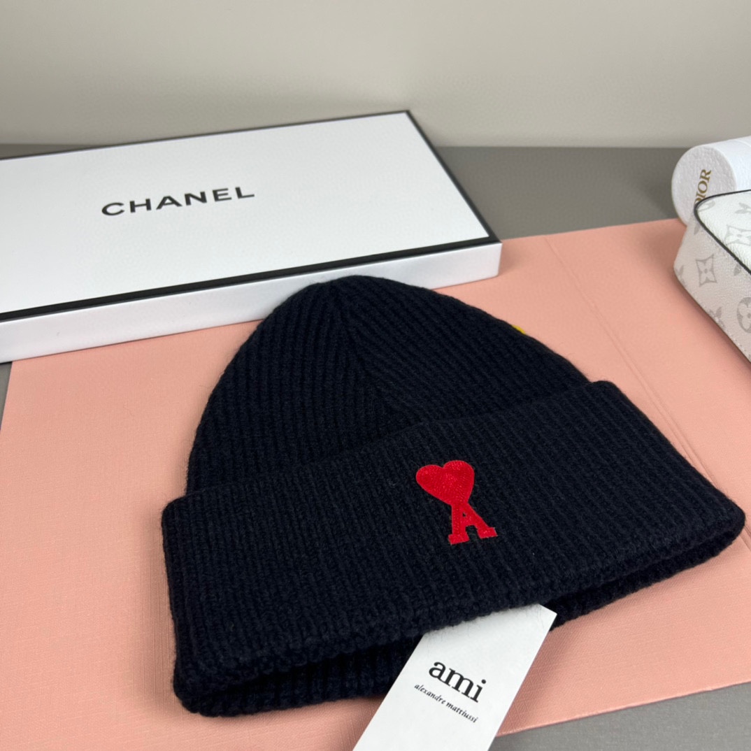 配防尘袋【ami法国潮牌】专柜新款简约时尚毛线针织，很潮！休闲运动款，经典制作，超级好搭衣服！