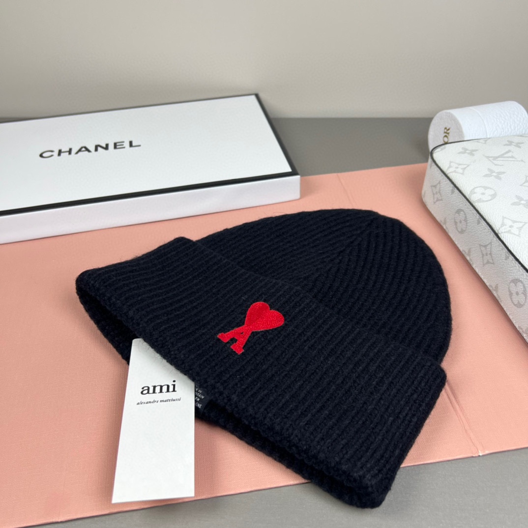 配防尘袋【ami法国潮牌】专柜新款简约时尚毛线针织，很潮！休闲运动款，经典制作，超级好搭衣服！