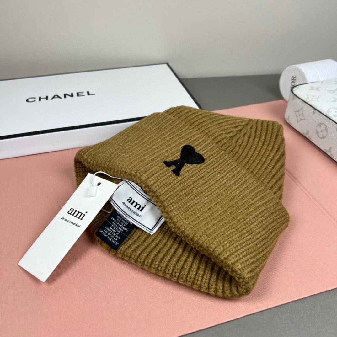 配防尘袋【ami法国潮牌】专柜新款简约时尚毛线针织，很潮！休闲运动款，经典制作，超级好搭衣服！
