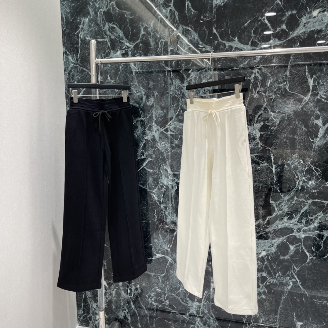 小香 25秋冬新款 垂感阔腿休闲裤 腰间经典立体logo字母 高腰抽绳设计适配各种身形 搭配短上衣显腿长