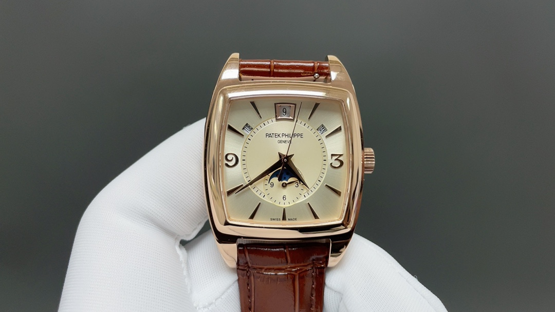 NO:715093,Produced by TW, white case 1450 gold case TW Factory Patek Philippe PP complex multi-function series 5135G--010 is the first Nautilus complex watch launched so far. It uses ultra-complex craftsmanship to create a casual sports watch. 1. Small body and high energy to perform the following functions: 12 o'clock calendar function 10 o'clock day function 2 o'clock day function 6 o'clock 24 hours. All functions can be used normally.  2. The movement adopts a replica Cal.240 self-winding movement, which perfectly interprets the functions on the premise of achieving a realistic appearance. 3. An independent watchmaker who is a modification master, enthusiastically participates in customizing and modifying the dial color, adding an interesting soul to the unique watch!  A masterpiece of craftsmanship. Welcome all watch friends to taste it!  Luxurious and exquisite recommended men's multifunctional mechanical watch. The best luxury recommendation for gift giving, please look for TW's exclusive quality, patek philippe19860909TW 出品 白壳 1450 金壳  TW Factory 百达翡丽 PP 复杂多功能系列5135G--010重磅登场迄今推出的首款Nautilus复杂腕表,以超复杂的工艺技术打造休闲运动腕表. 1小身板大能量尽揽以下功能∶12点位日历功能 10点位星期功能 2点位星期功能 6点位24小时.所有功能都可正常使用 2机芯采用复刻版Cal.240自动上链机芯,在实现外观的逼真前提下,功能一并完美诠释. 3改装大师独立制表人,倾情参与定制改装表盘颜色,给予独一无二的腕表增添有趣的灵魂！ 匠心力作 欢迎各位表友品鉴！奢华精致推荐男士多功能机械腕表 送礼最佳奢华推荐请认准TW独家品质,,patek philippe,Watch