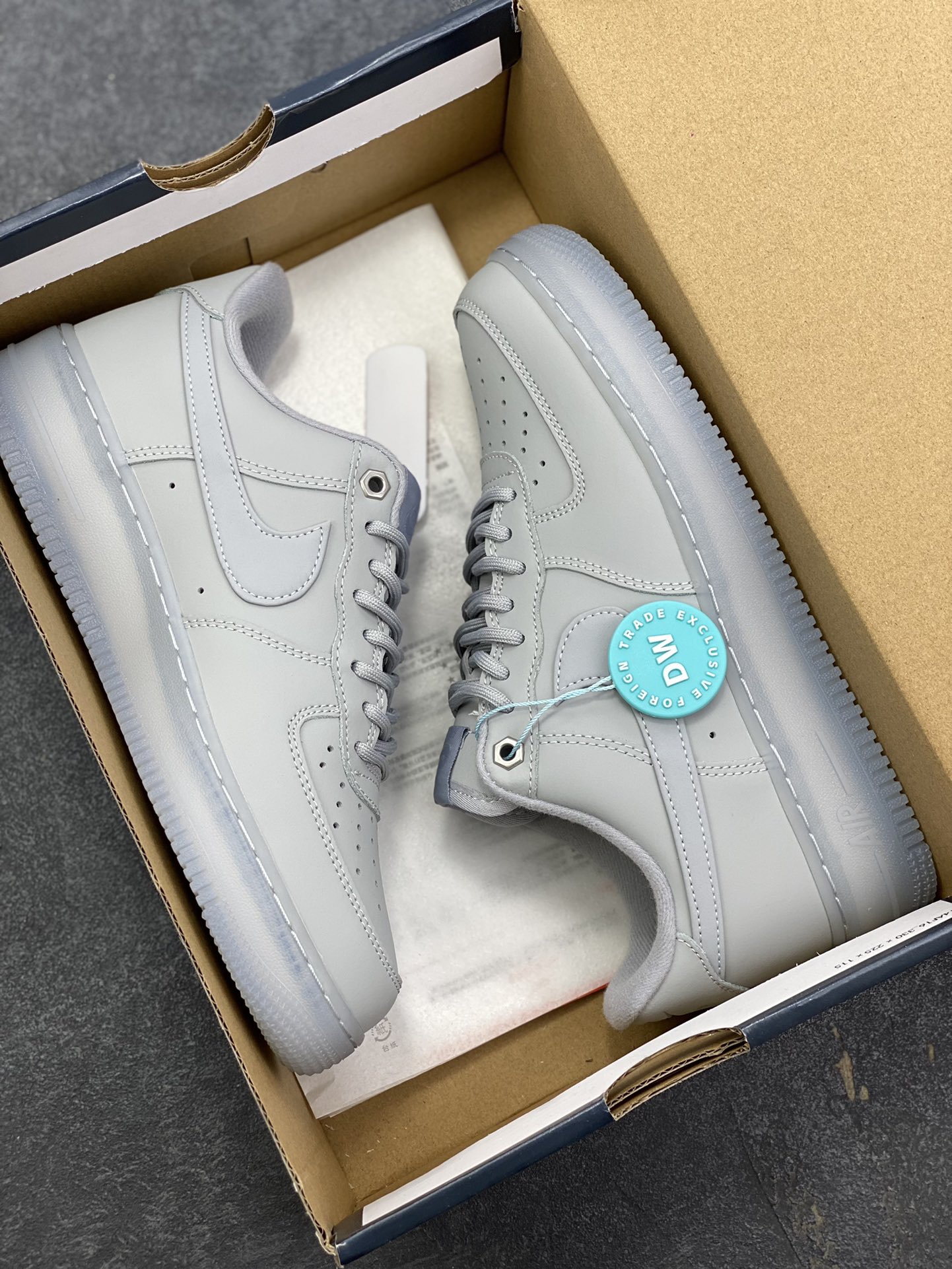 图片[9]-Nike Air Force 1 Low 灰水晶底 空军一号低帮运动休闲板鞋 原楦头原纸板 打造纯正空军版型 专注外贸渠道 全掌内置蜂窝气垫 原盒配件 原厂中底钢印、拉帮完美 货号：CJ9179-002 尺码：36 36.5 37.5 38 38.5 39 40 40.5 41 42 42.5 43 44 44.5 45-选品中心