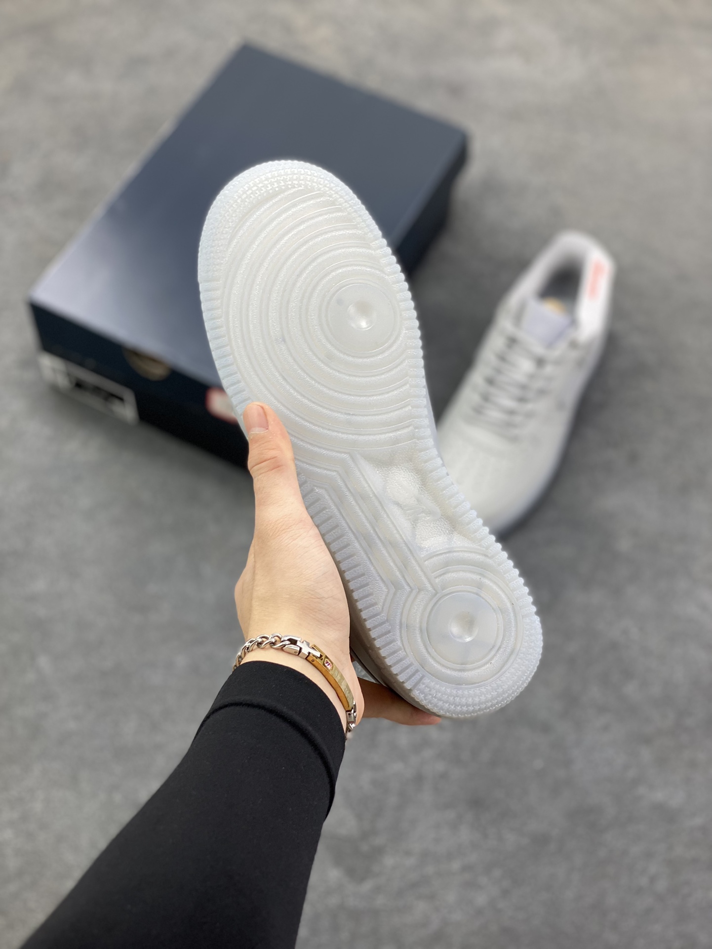 图片[5]-Nike Air Force 1 Low 灰水晶底 空军一号低帮运动休闲板鞋 原楦头原纸板 打造纯正空军版型 专注外贸渠道 全掌内置蜂窝气垫 原盒配件 原厂中底钢印、拉帮完美 货号：CJ9179-002 尺码：36 36.5 37.5 38 38.5 39 40 40.5 41 42 42.5 43 44 44.5 45-选品中心