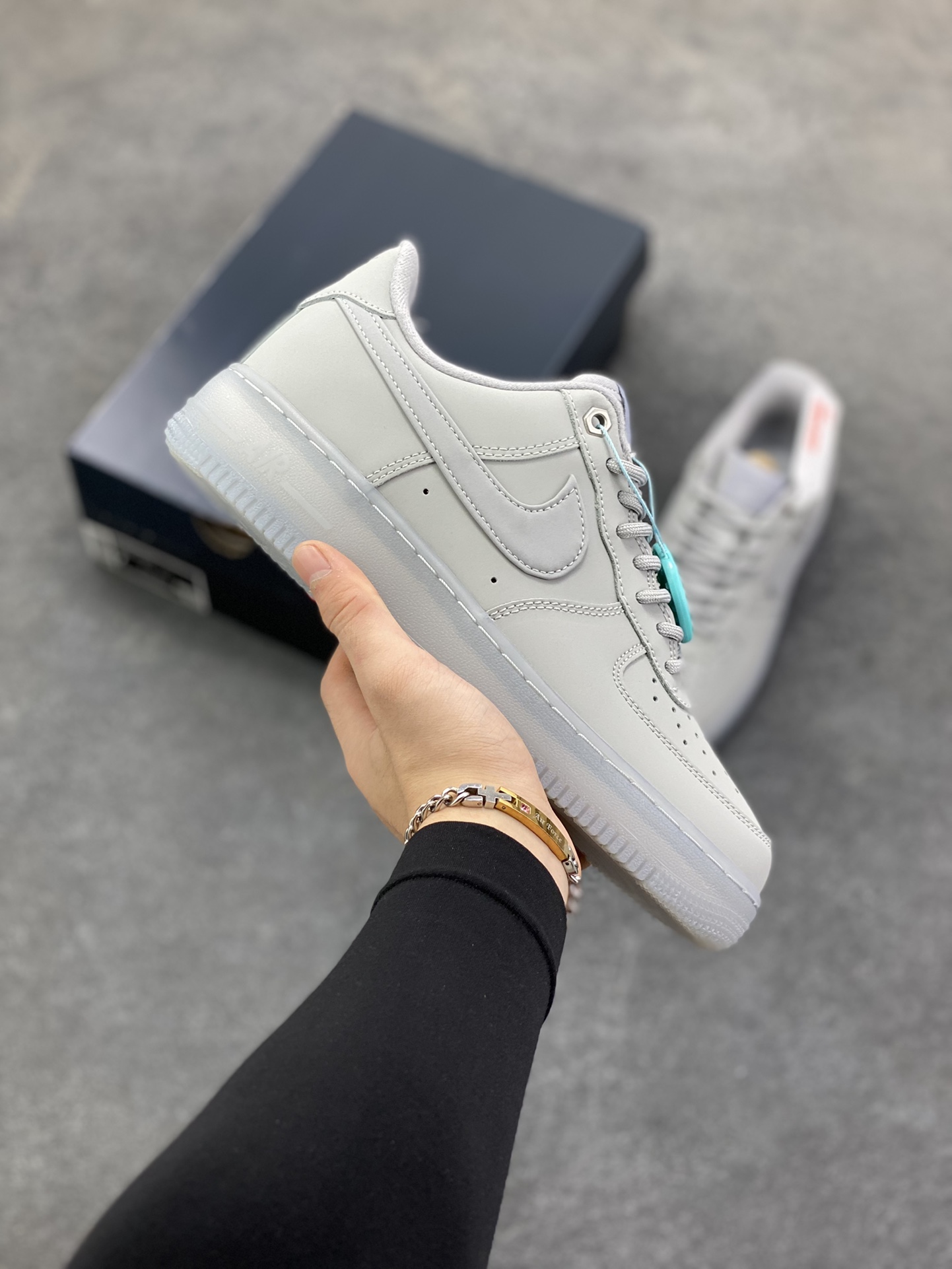 Nike Air Force 1 Low 灰水晶底 空军一号低帮运动休闲板鞋 原楦头原纸板 打造纯正空军版型 专注外贸渠道 全掌内置蜂窝气垫 原盒配件 原厂中底钢印、拉帮完美 货号：CJ9179-002 尺码：36 36.5 37.5 38 38.5 39 40 40.5 41 42 42.5 43 44 44.5 45-选品中心