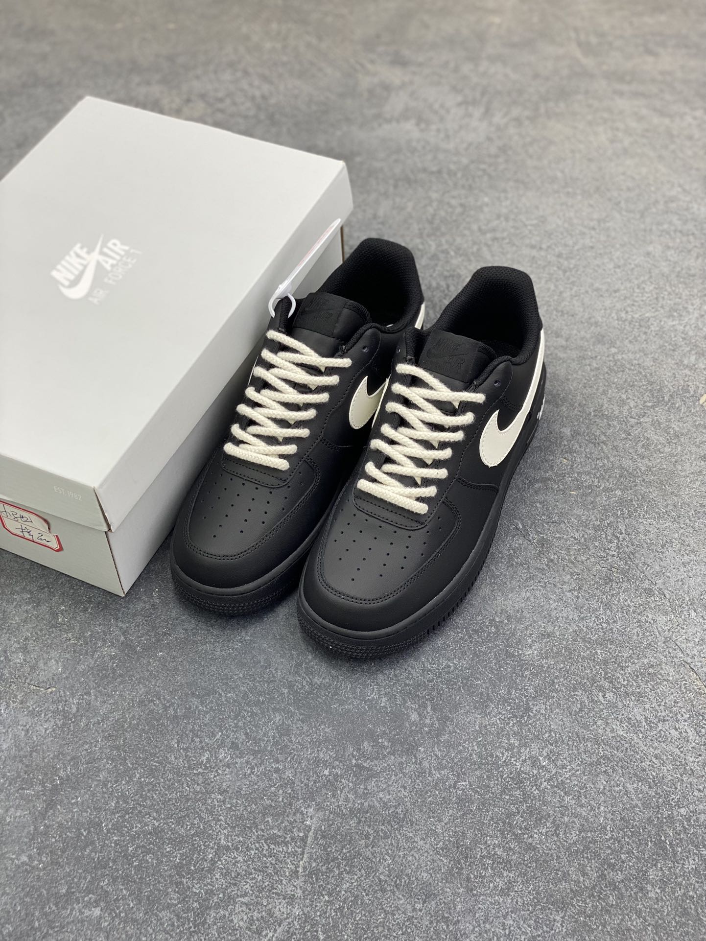 图片[8]-Nike Air Force 1 Low 麻绳黑白勾 空军一号低帮运动休闲板鞋 原楦头原纸板 打造纯正空军版型 专注外贸渠道 全掌内置蜂窝气垫 原盒配件 原厂中底钢印、拉帮完美 货号：DD8959-001 尺码：36 36.5 37.5 38 38.5 39 40 40.5 41 42 42.5 43 44 44.5 45-选品中心