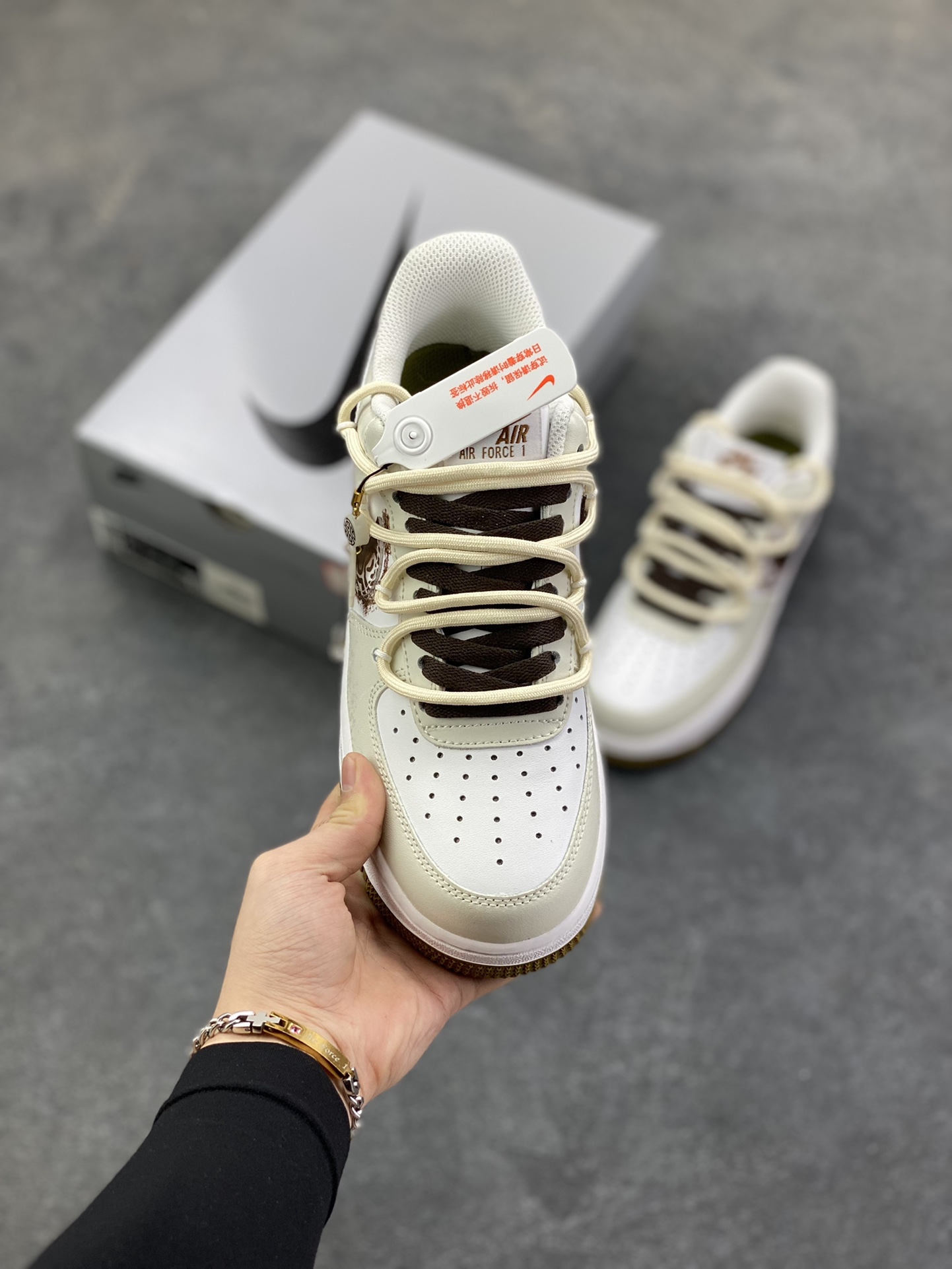 图片[2]-Nike Air Force 1 Low’07 新中式 国风 空军一号低帮休闲板鞋 定制皮料 原厂3D打印 定制鞋盒 原楦原纸板 纯正空军版型 内置全掌气垫 货号：ZH0316-094 尺码：36 36.5 37.5 38 38.5 39 40 40.5 41 42 42.5 43 44 44.5 45-选品中心