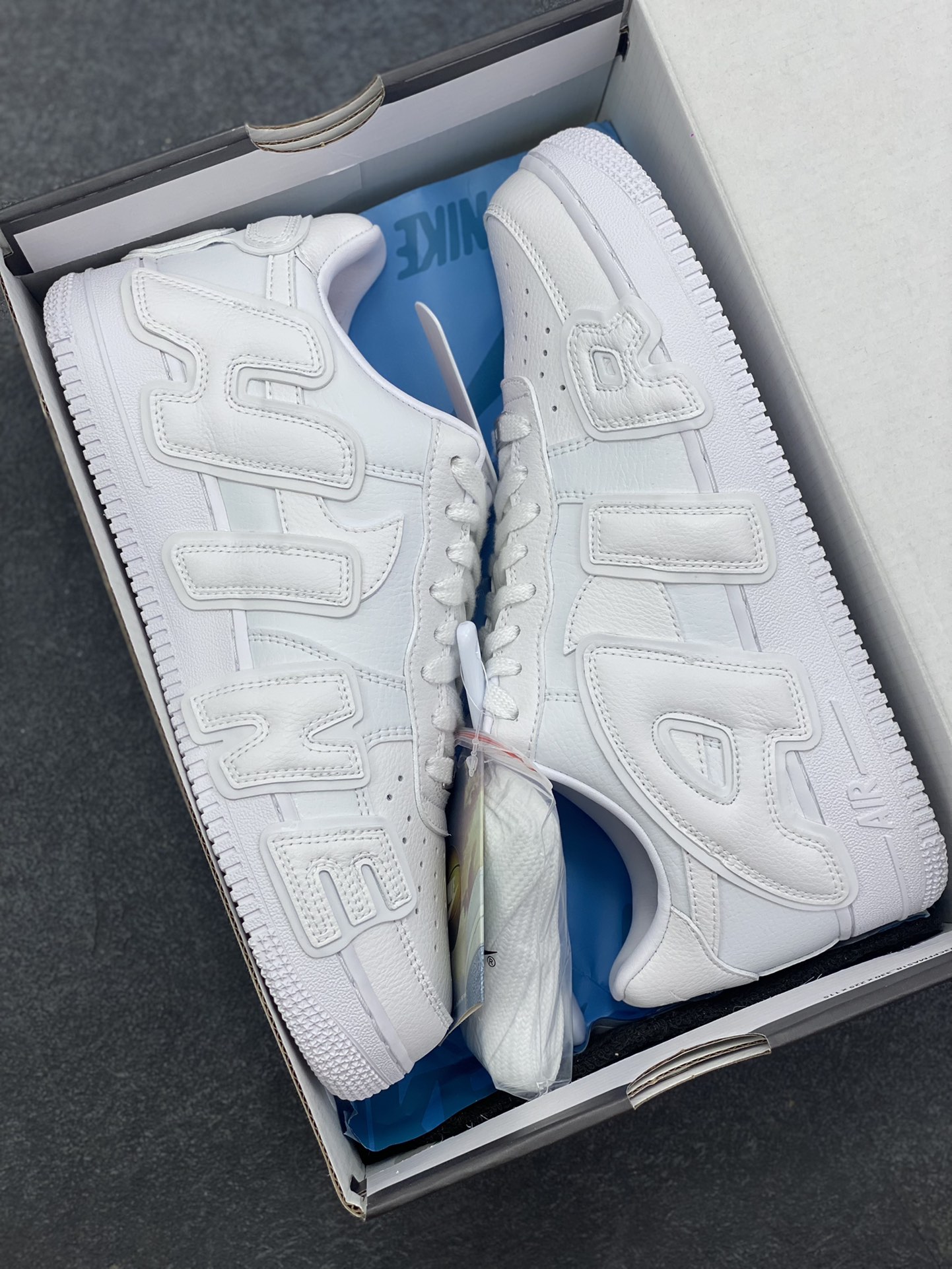 图片[9]-HY版本💯 Nike Air Force 1 Low CPFM联名白 空军一号低帮运动休闲板鞋 原楦头原纸板 打造纯正空军版型 专注外贸渠道 全掌内置蜂窝气垫 原盒配件 原厂中底钢印、拉帮完美 货号：FQ7069-100 尺码：36 36.5 37.5 38 38.5 39 40 40.5 41 42 42.5 43 44 44.5 45 46-选品中心