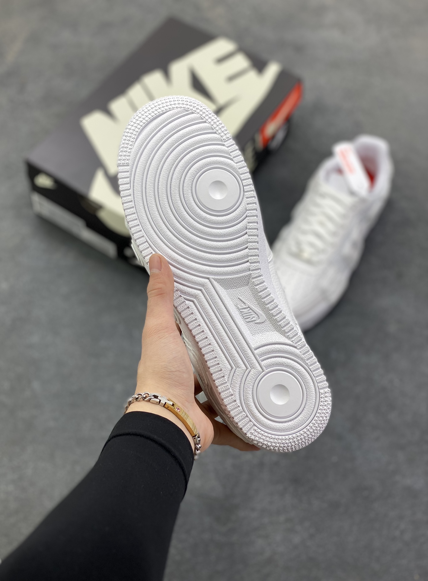 图片[5]-HY版本💯 Nike Air Force 1 Low CPFM联名白 空军一号低帮运动休闲板鞋 原楦头原纸板 打造纯正空军版型 专注外贸渠道 全掌内置蜂窝气垫 原盒配件 原厂中底钢印、拉帮完美 货号：FQ7069-100 尺码：36 36.5 37.5 38 38.5 39 40 40.5 41 42 42.5 43 44 44.5 45 46-选品中心