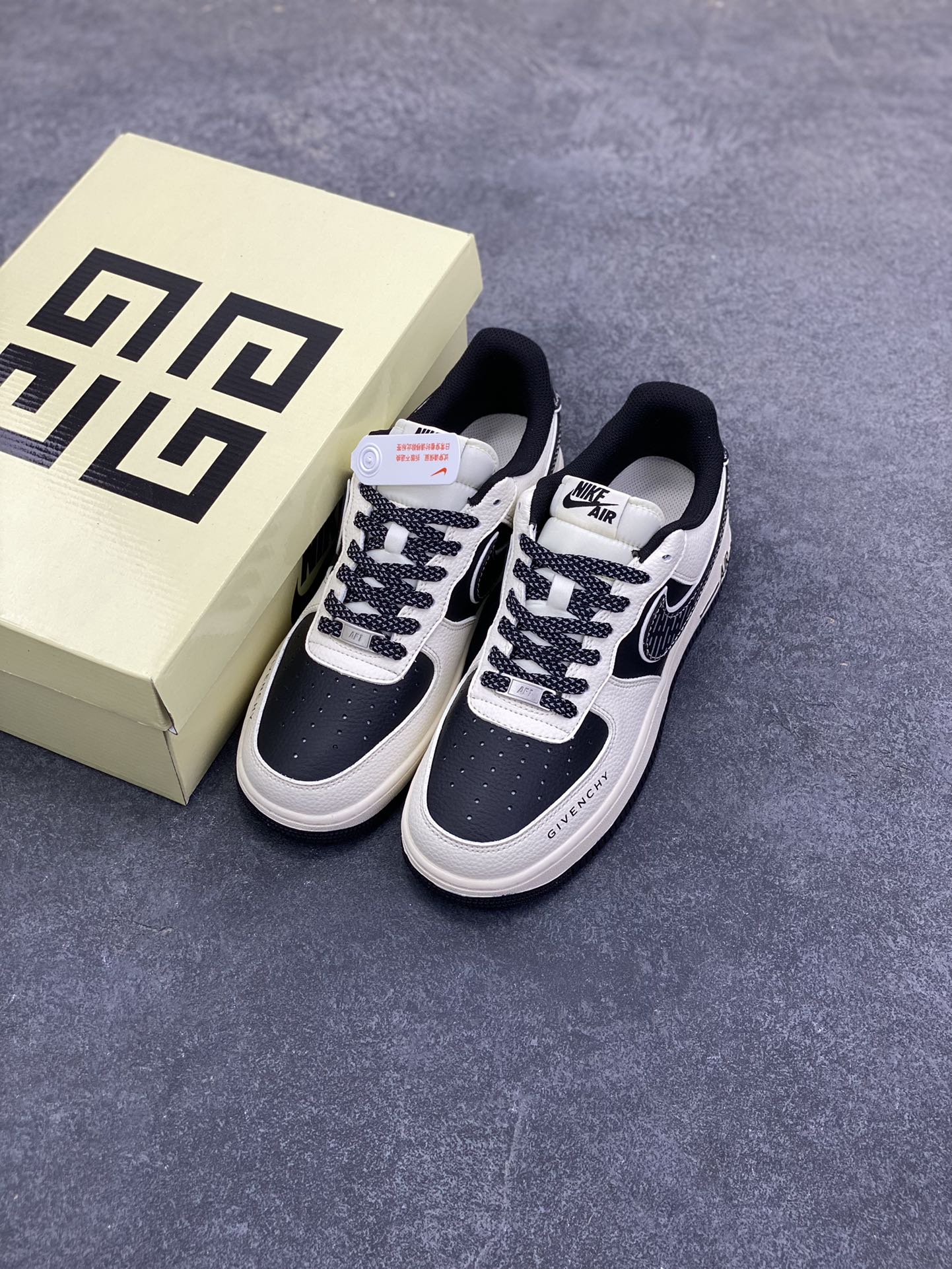 图片[8]-NIke Air Force 1 \’07 Low “纪梵希联名——深蓝天际线”空军一号 低帮 运动鞋 休闲鞋 折边针车 工艺难度大 原楦头原纸板 原装鞋盒 定制五金配件 内置全掌气垫 原厂鞋底 货号：JP8028-002 尺码：36 36.5 37.5 38 38.5 39 40 40.5 41 42 42.5 43 44 44.5 45-选品中心