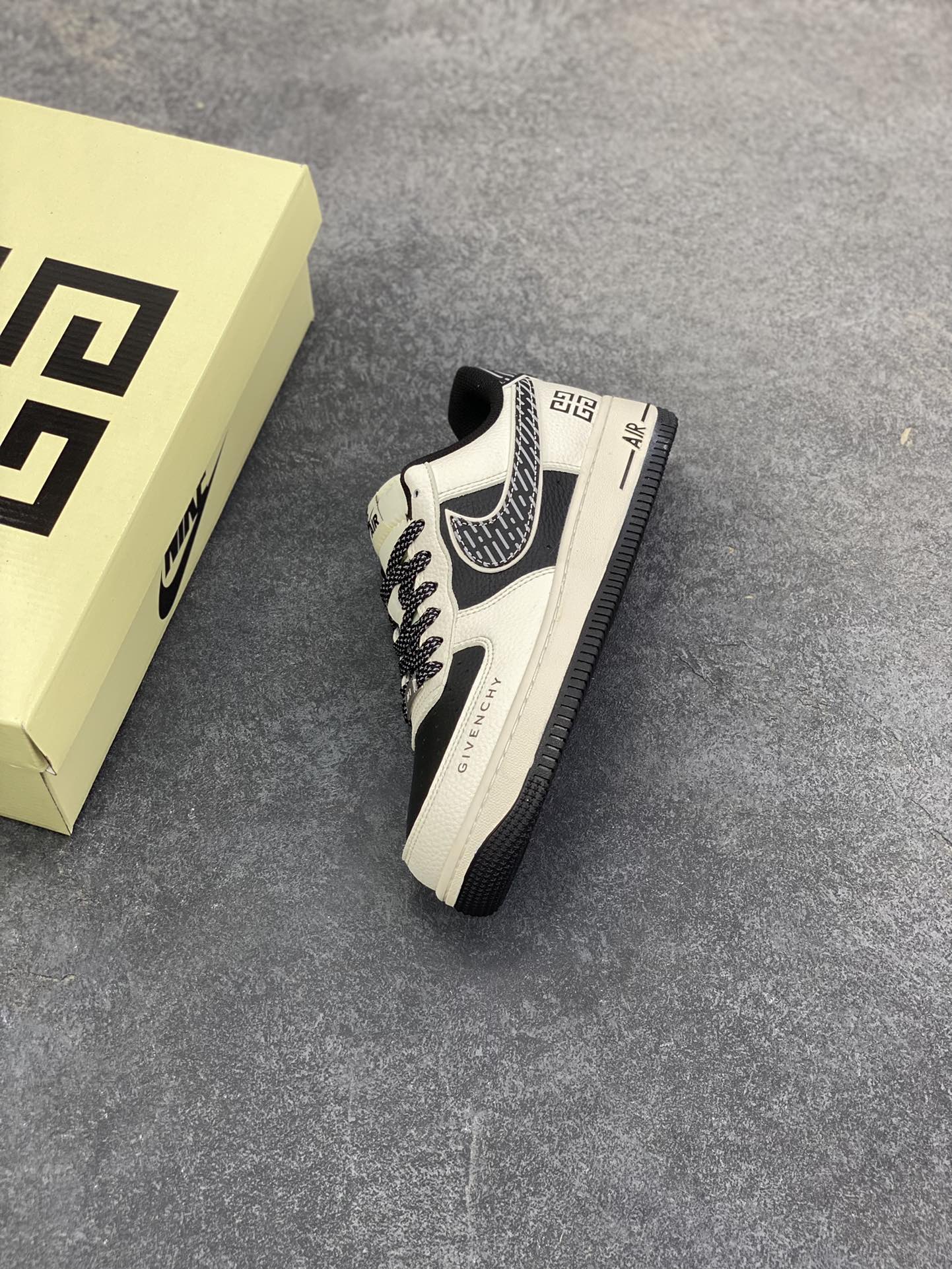 图片[7]-NIke Air Force 1 \’07 Low “纪梵希联名——深蓝天际线”空军一号 低帮 运动鞋 休闲鞋 折边针车 工艺难度大 原楦头原纸板 原装鞋盒 定制五金配件 内置全掌气垫 原厂鞋底 货号：JP8028-002 尺码：36 36.5 37.5 38 38.5 39 40 40.5 41 42 42.5 43 44 44.5 45-选品中心