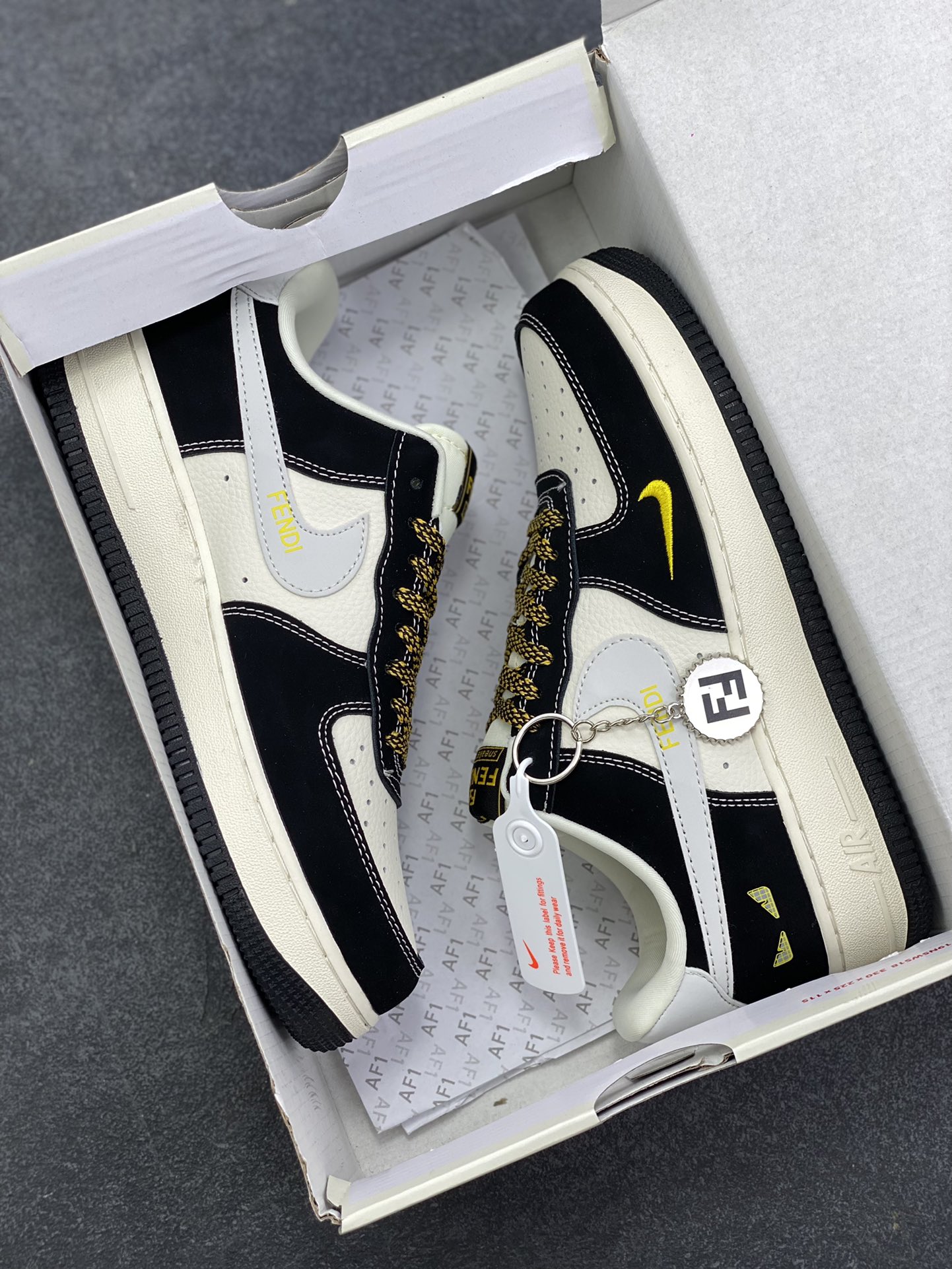 图片[9]-NIke Air Force 1 \’07 Low “芬迪联名——黑猫”空军一号 低帮 运动鞋 休闲鞋 折边针车 工艺难度大 原楦头原纸板 原装鞋盒 定制五金配件 内置全掌气垫 原厂鞋底 货号：DX1888-099 尺码：36 36.5 37.5 38 38.5 39 40 40.5 41 42 42.5 43 44 44.5 45-选品中心