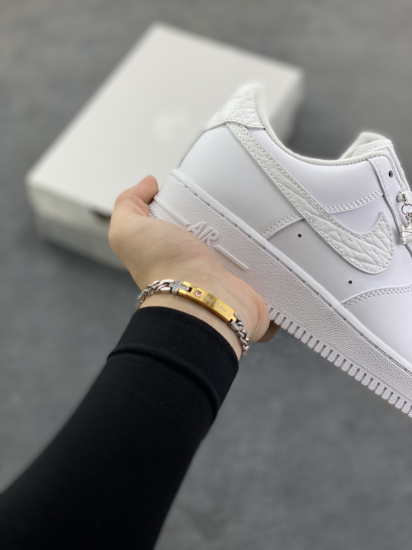 图片[6]-Nike Air Force 1 Low 白链条 空军一号低帮运动休闲板鞋 原楦头原纸板 打造纯正空军版型 专注外贸渠道 全掌内置蜂窝气垫 原盒配件 原厂中底钢印、拉帮完美 货号：IM6485-121 尺码：36 36.5 37.5 38 38.5 39 40 40.5 41 42 42.5 43 44 44.5 45-选品中心
